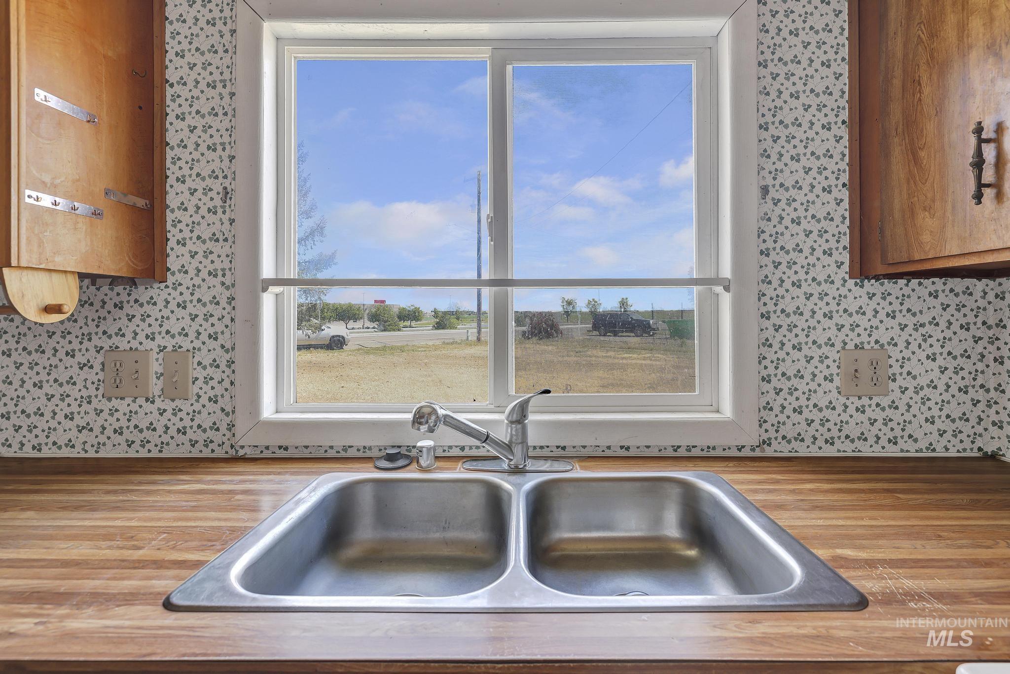 731 W Polk St., Kimberly, Idaho 83341-5102, 2 Bedrooms, 2 Bathrooms, Residential For Sale, Price $350,000,MLS 98988655
