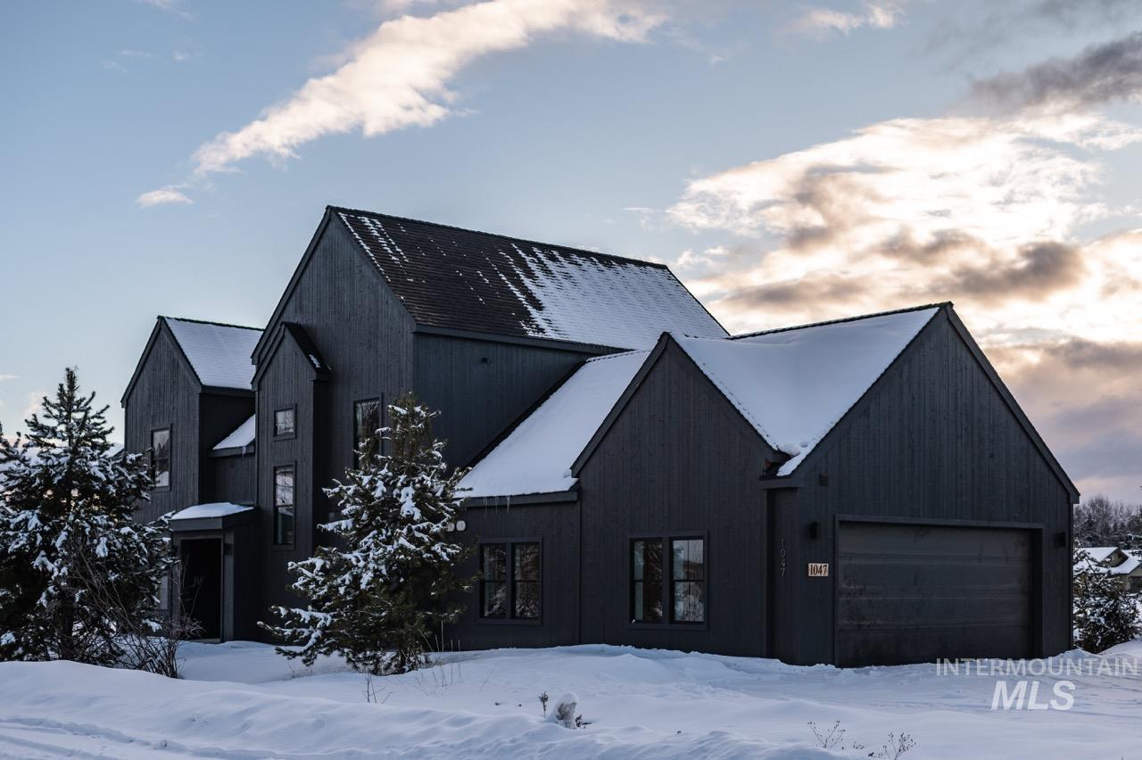 1047 Kaitlyn Loop, McCall, Idaho 83638, 4 Bedrooms, 4.5 Bathrooms, Residential For Sale, Price $1,250,000,MLS 98988669