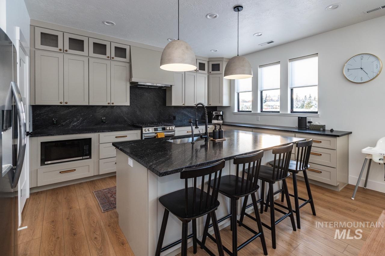 1047 Kaitlyn Loop, McCall, Idaho 83638, 4 Bedrooms, 4.5 Bathrooms, Residential For Sale, Price $1,250,000,MLS 98988669