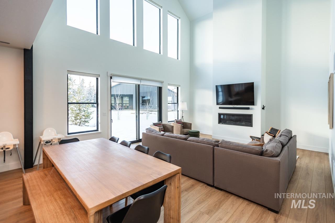 1047 Kaitlyn Loop, McCall, Idaho 83638, 4 Bedrooms, 4.5 Bathrooms, Residential For Sale, Price $1,250,000,MLS 98988669