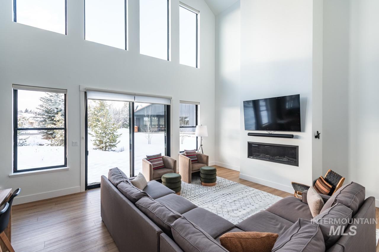 1047 Kaitlyn Loop, McCall, Idaho 83638, 4 Bedrooms, 4.5 Bathrooms, Residential For Sale, Price $1,250,000,MLS 98988669