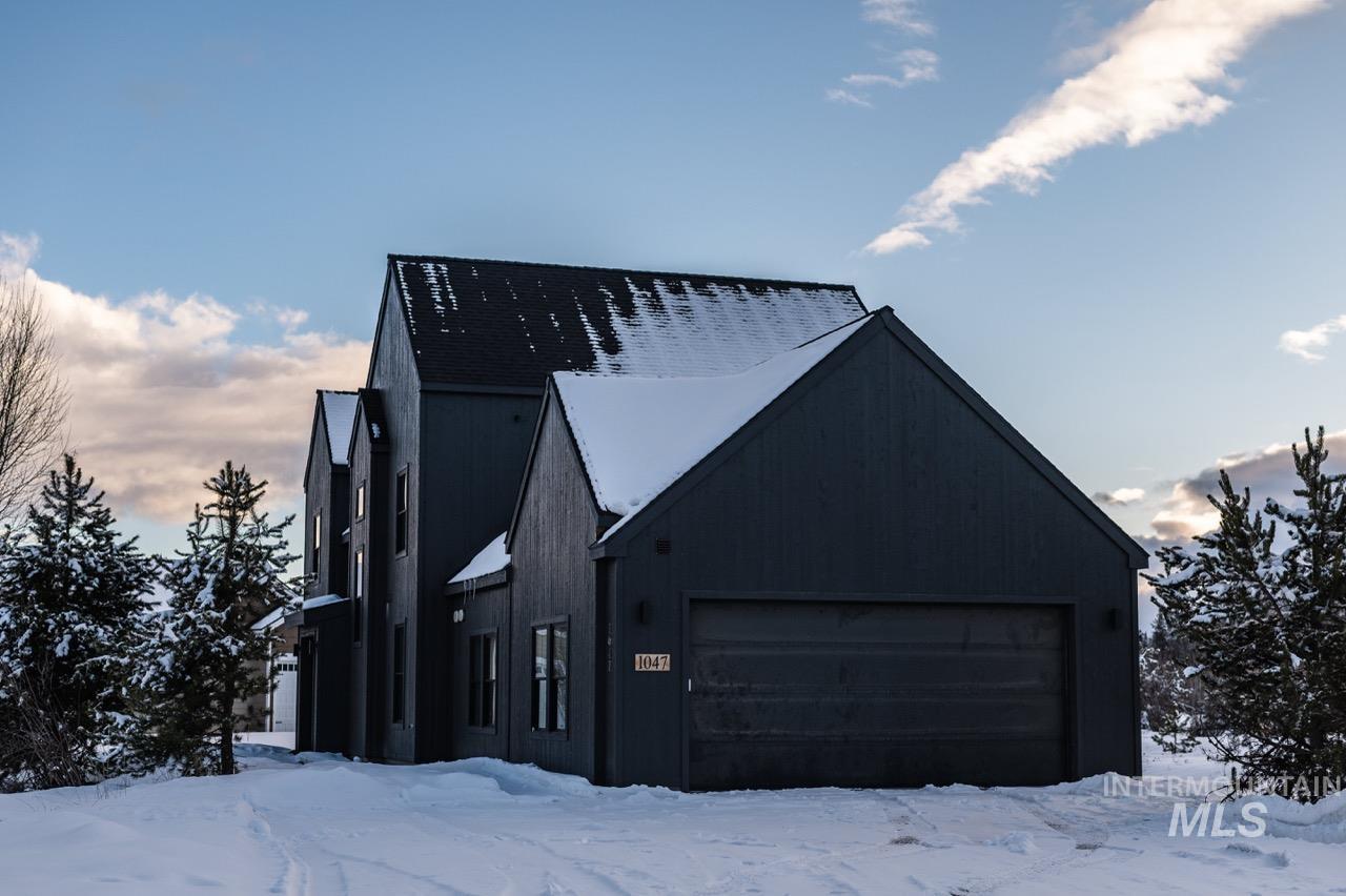 1047 Kaitlyn Loop, McCall, Idaho 83638, 4 Bedrooms, 4.5 Bathrooms, Residential For Sale, Price $1,250,000,MLS 98988669