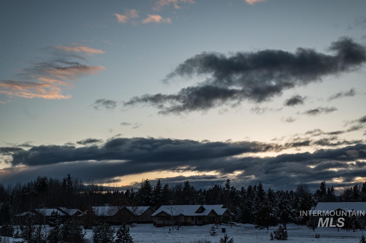 1047 Kaitlyn Loop, McCall, Idaho 83638, 4 Bedrooms, 4.5 Bathrooms, Residential For Sale, Price $1,250,000,MLS 98988669