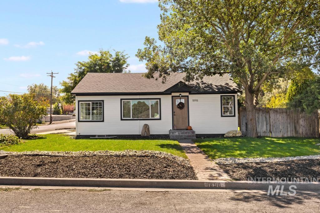 1898 Sigrid Ave, Twin Falls, Idaho 83301, 4 Bedrooms, 2 Bathrooms, Residential For Sale, Price $344,000,MLS 98988673