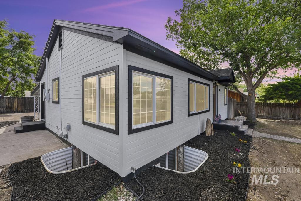 1898 Sigrid Ave, Twin Falls, Idaho 83301, 4 Bedrooms, 2 Bathrooms, Residential For Sale, Price $344,000,MLS 98988673