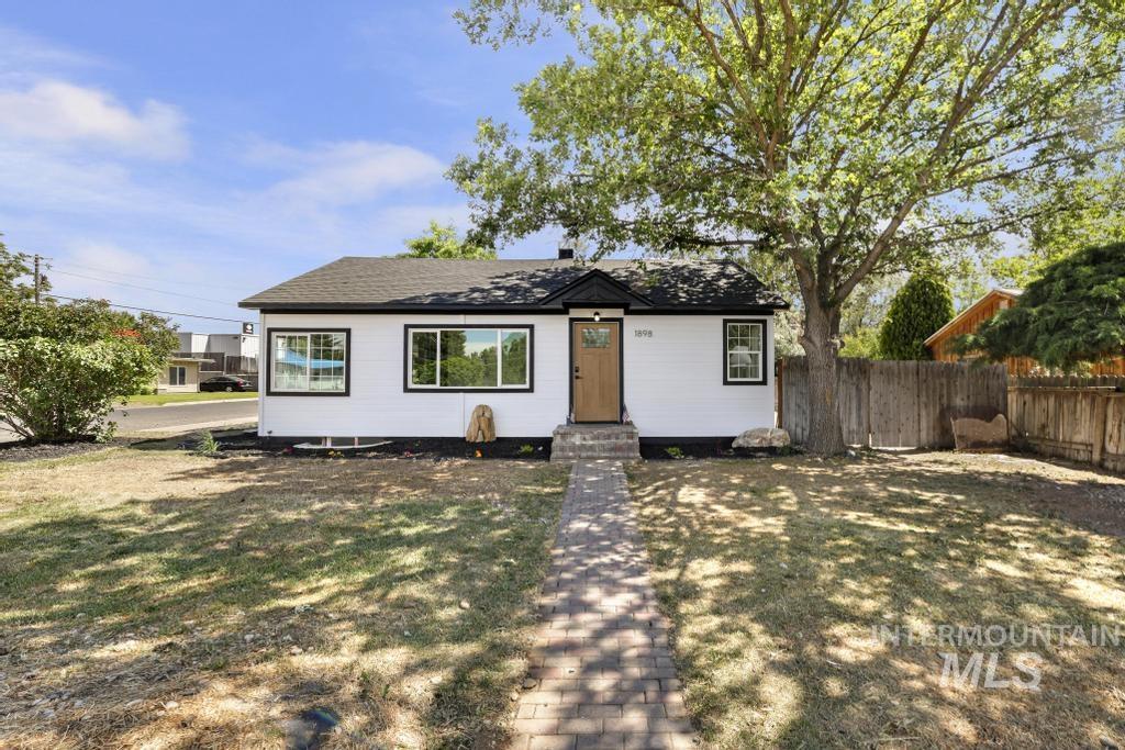 1898 Sigrid Ave, Twin Falls, Idaho 83301, 4 Bedrooms, 2 Bathrooms, Residential For Sale, Price $344,000,MLS 98988673