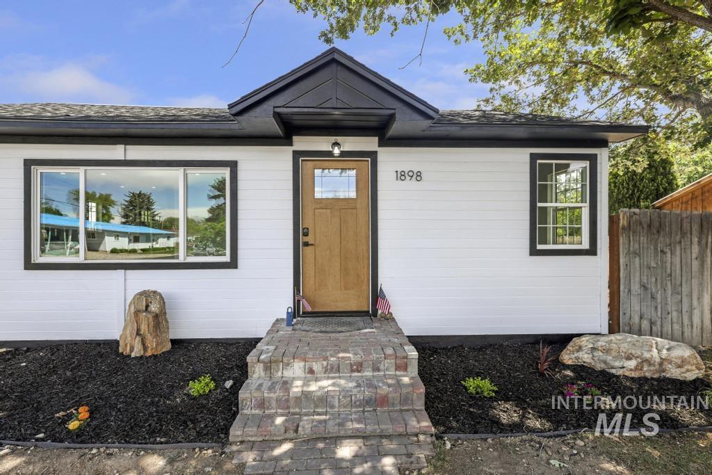 1898 Sigrid Ave, Twin Falls, Idaho 83301-5320, 4 Bedrooms, 2 Bathrooms, Residential For Sale, Price $368,000, 98988673