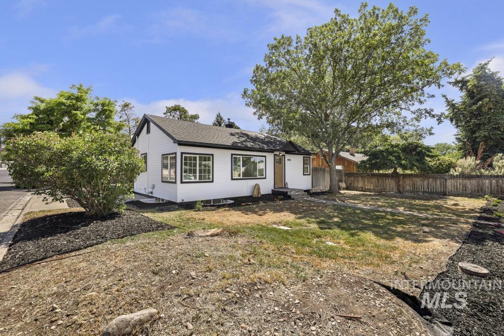 1898 Sigrid Ave, Twin Falls, Idaho 83301, 4 Bedrooms, 2 Bathrooms, Residential For Sale, Price $344,000,MLS 98988673