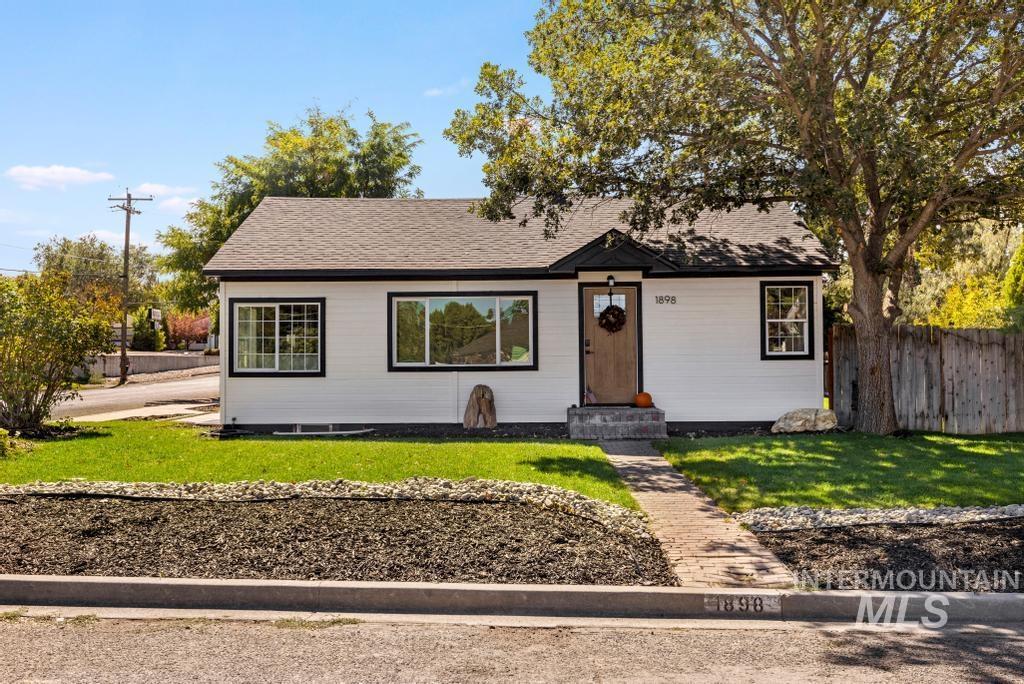 1898 Sigrid Ave, Twin Falls, Idaho 83301, 4 Bedrooms, 2 Bathrooms, Residential For Sale, Price $344,000,MLS 98988673
