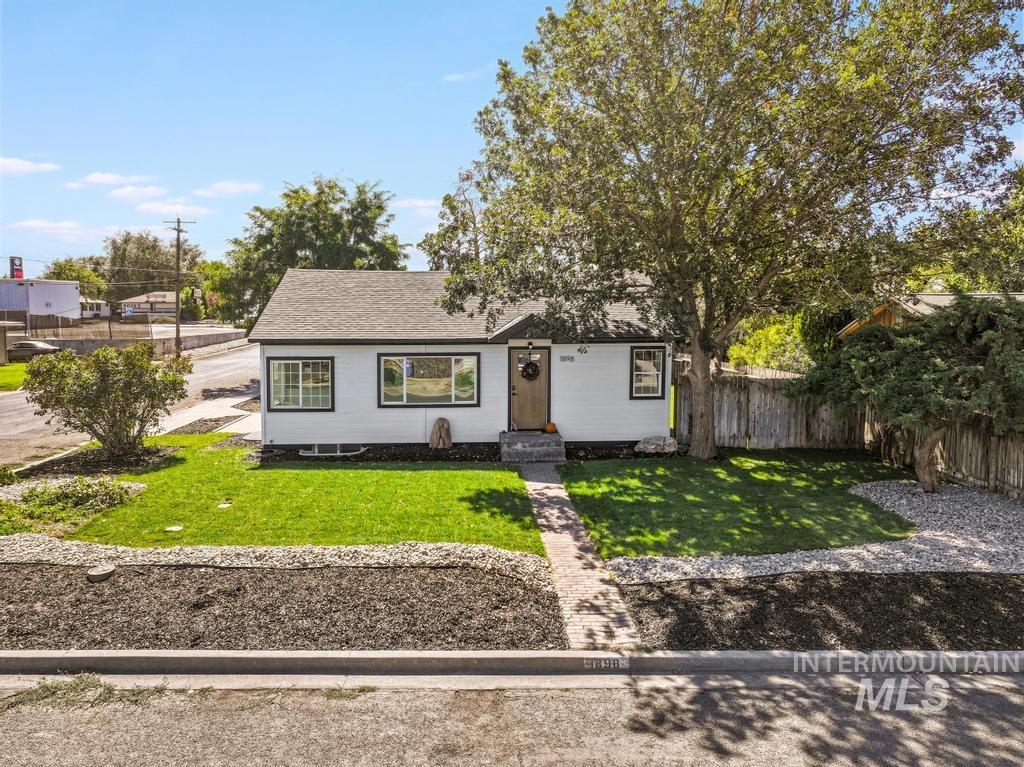 1898 Sigrid Ave, Twin Falls, Idaho 83301, 4 Bedrooms, 2 Bathrooms, Residential For Sale, Price $344,000,MLS 98988673