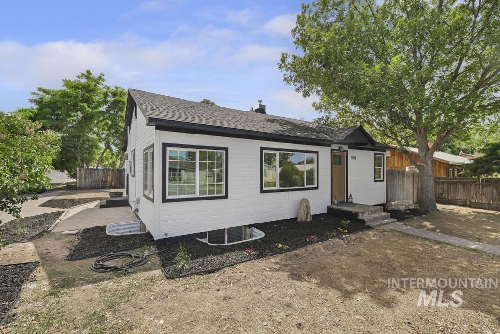 1898 Sigrid Ave, Twin Falls, Idaho 83301-5320, 4 Bedrooms, 2 Bathrooms, Residential For Sale, Price $368,000, 98988673