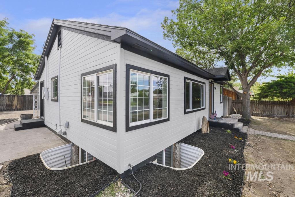 1898 Sigrid Ave, Twin Falls, Idaho 83301-5320, 4 Bedrooms, 2 Bathrooms, Residential For Sale, Price $368,000, 98988673