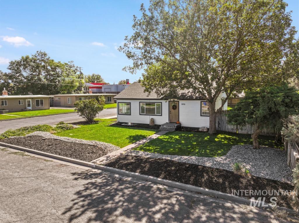 1898 Sigrid Ave, Twin Falls, Idaho 83301, 4 Bedrooms, 2 Bathrooms, Residential For Sale, Price $344,000,MLS 98988673