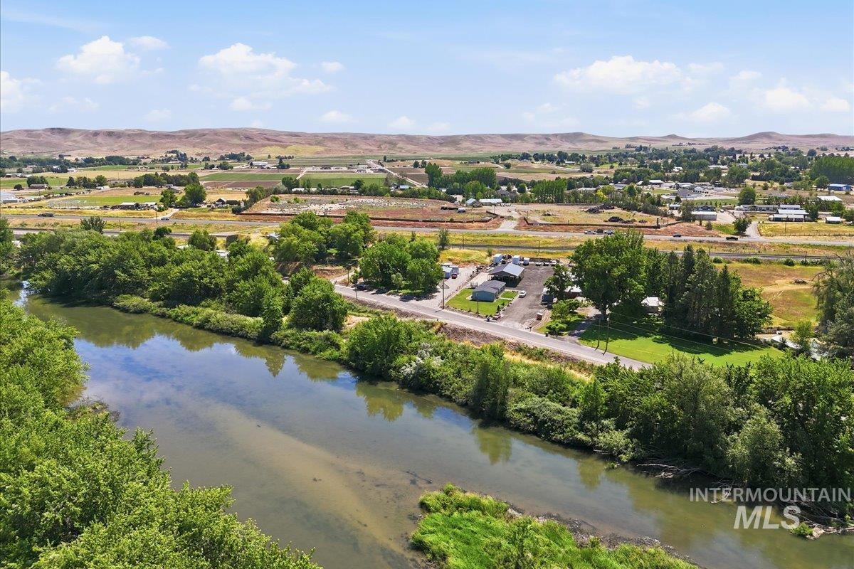 10762 N River Road, Payette, Idaho 83661, 2 Bedrooms, 2 Bathrooms, Residential For Sale, Price $469,000,MLS 98988681