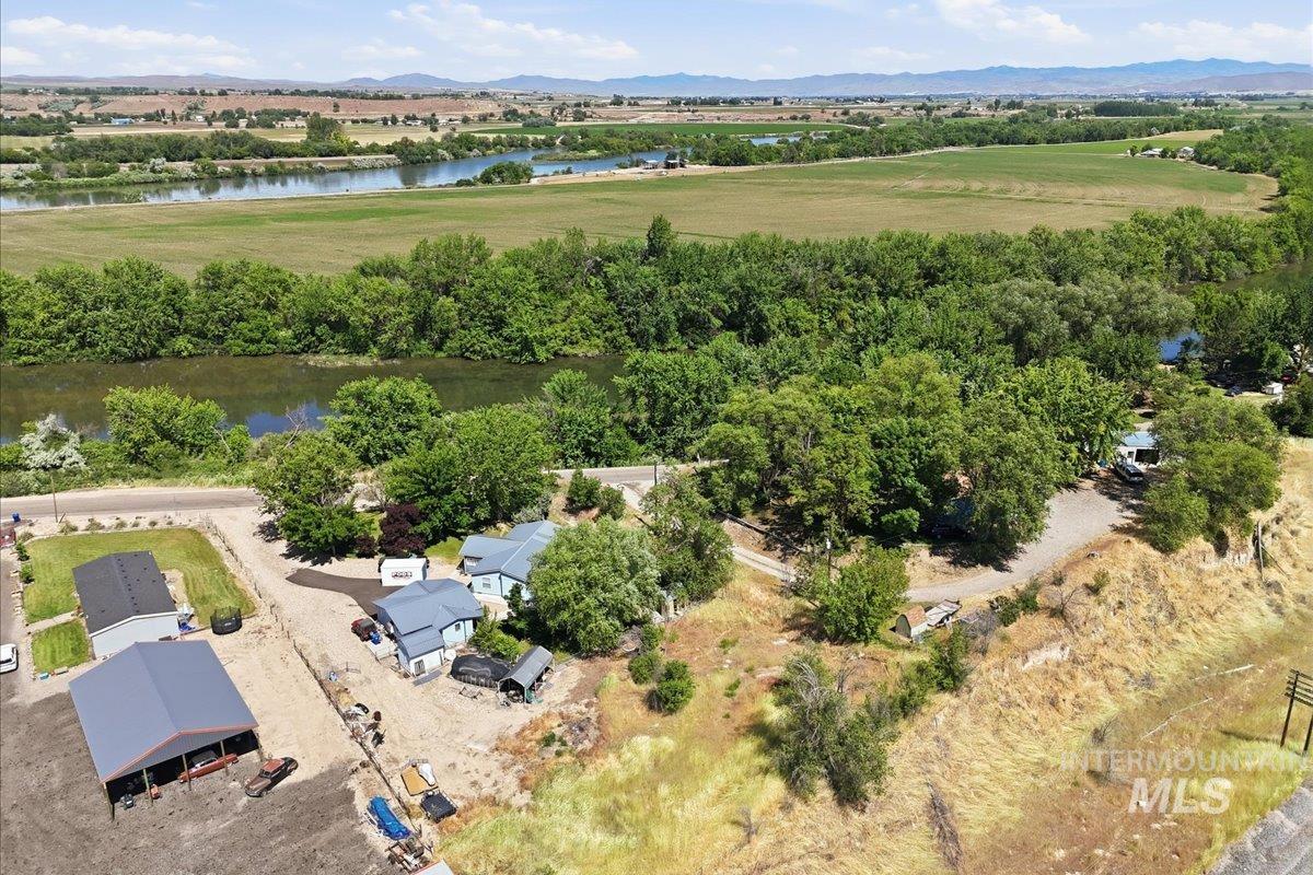 10762 N River Road, Payette, Idaho 83661, 2 Bedrooms, 2 Bathrooms, Residential For Sale, Price $469,000,MLS 98988681