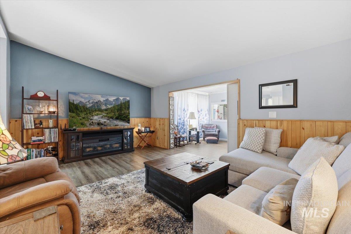 10762 N River Road, Payette, Idaho 83661, 2 Bedrooms, 2 Bathrooms, Residential For Sale, Price $469,000,MLS 98988681