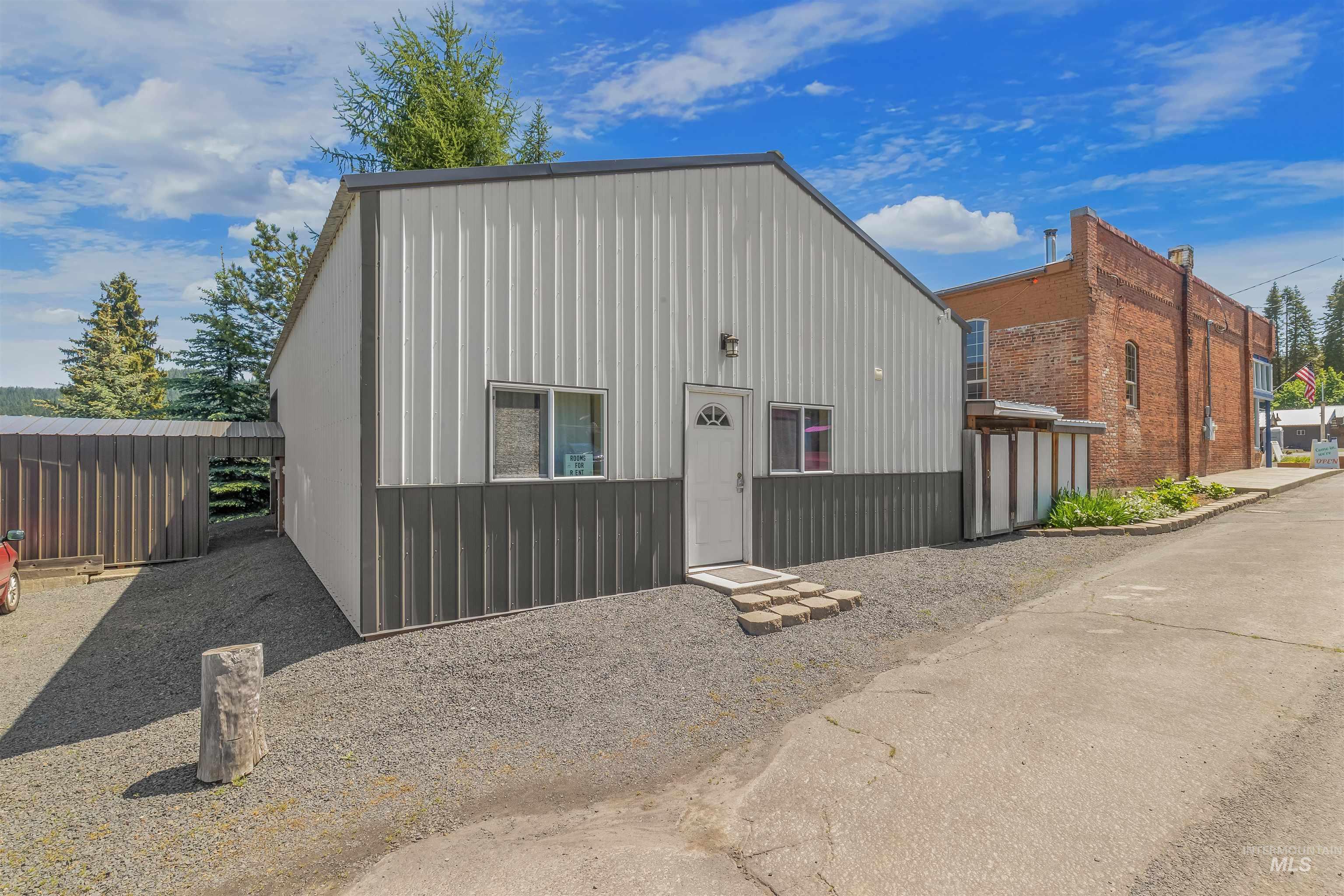 112 Main St, Elk River, Idaho 83827, 1 Bedroom, 1 Bathroom, Residential Income For Sale, Price $399,000,MLS 98988688