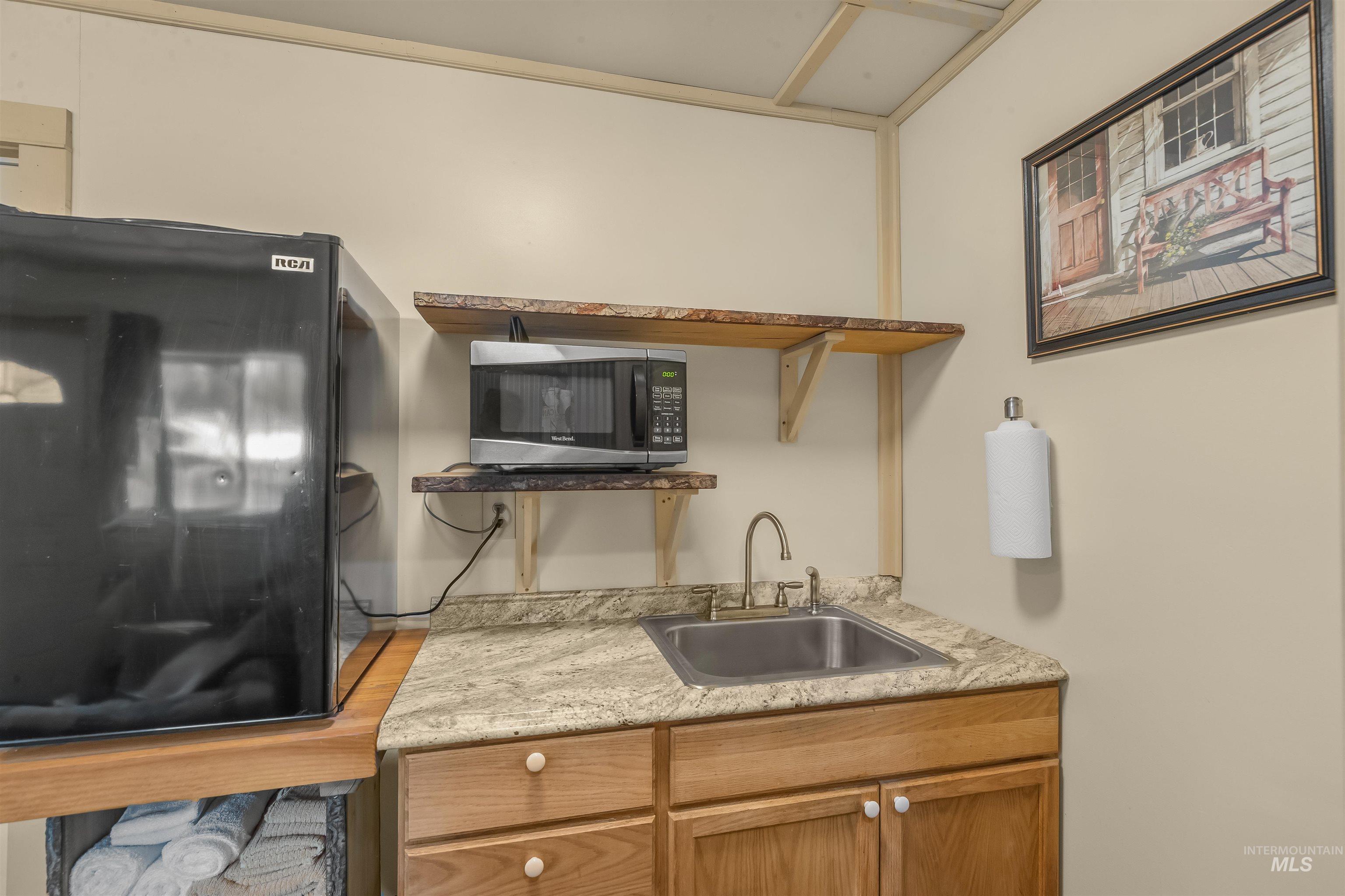 112 Main St, Elk River, Idaho 83827, 1 Bedroom, 1 Bathroom, Residential Income For Sale, Price $399,000,MLS 98988688
