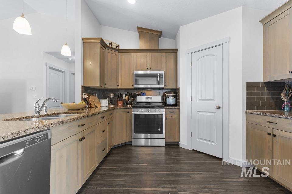 351 Syringa Springs Dr, Fruitland, Idaho 83619, 5 Bedrooms, 2 Bathrooms, Residential For Sale, Price $415,000,MLS 98988689