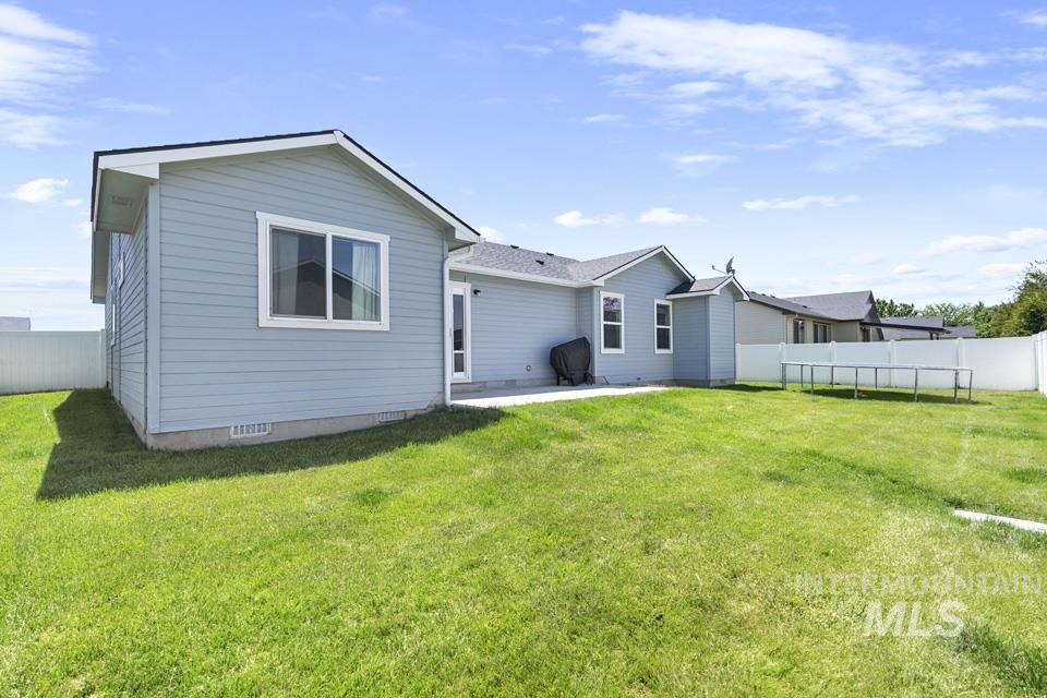 351 Syringa Springs Dr, Fruitland, Idaho 83619, 5 Bedrooms, 2 Bathrooms, Residential For Sale, Price $415,000,MLS 98988689