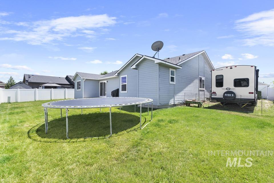 351 Syringa Springs Dr, Fruitland, Idaho 83619, 5 Bedrooms, 2 Bathrooms, Residential For Sale, Price $415,000,MLS 98988689