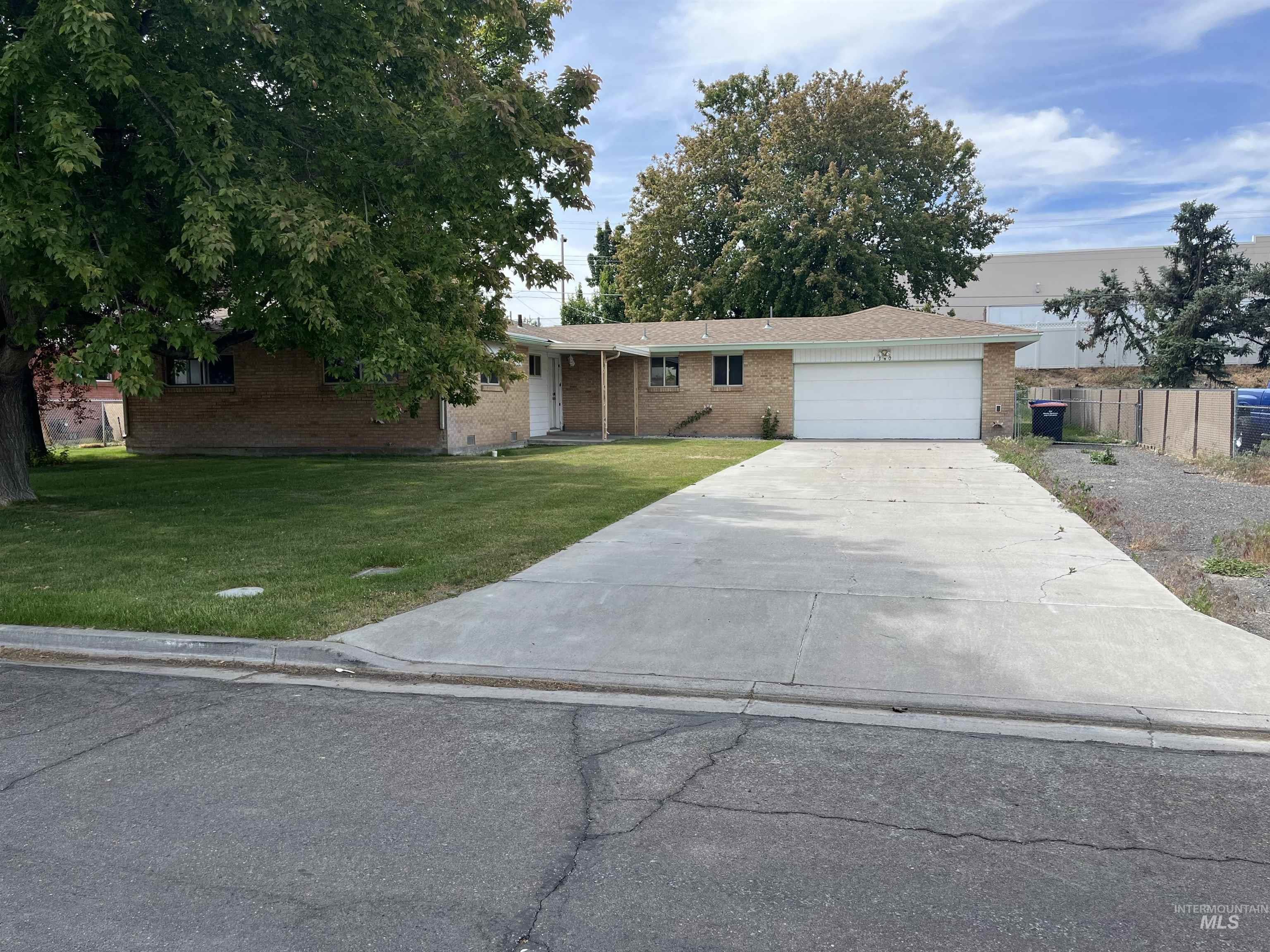 1340 Lawndale, Twin Falls, Idaho 83301, 3 Bedrooms, 1.5 Bathrooms, Residential For Sale, Price $340,000,MLS 98988691