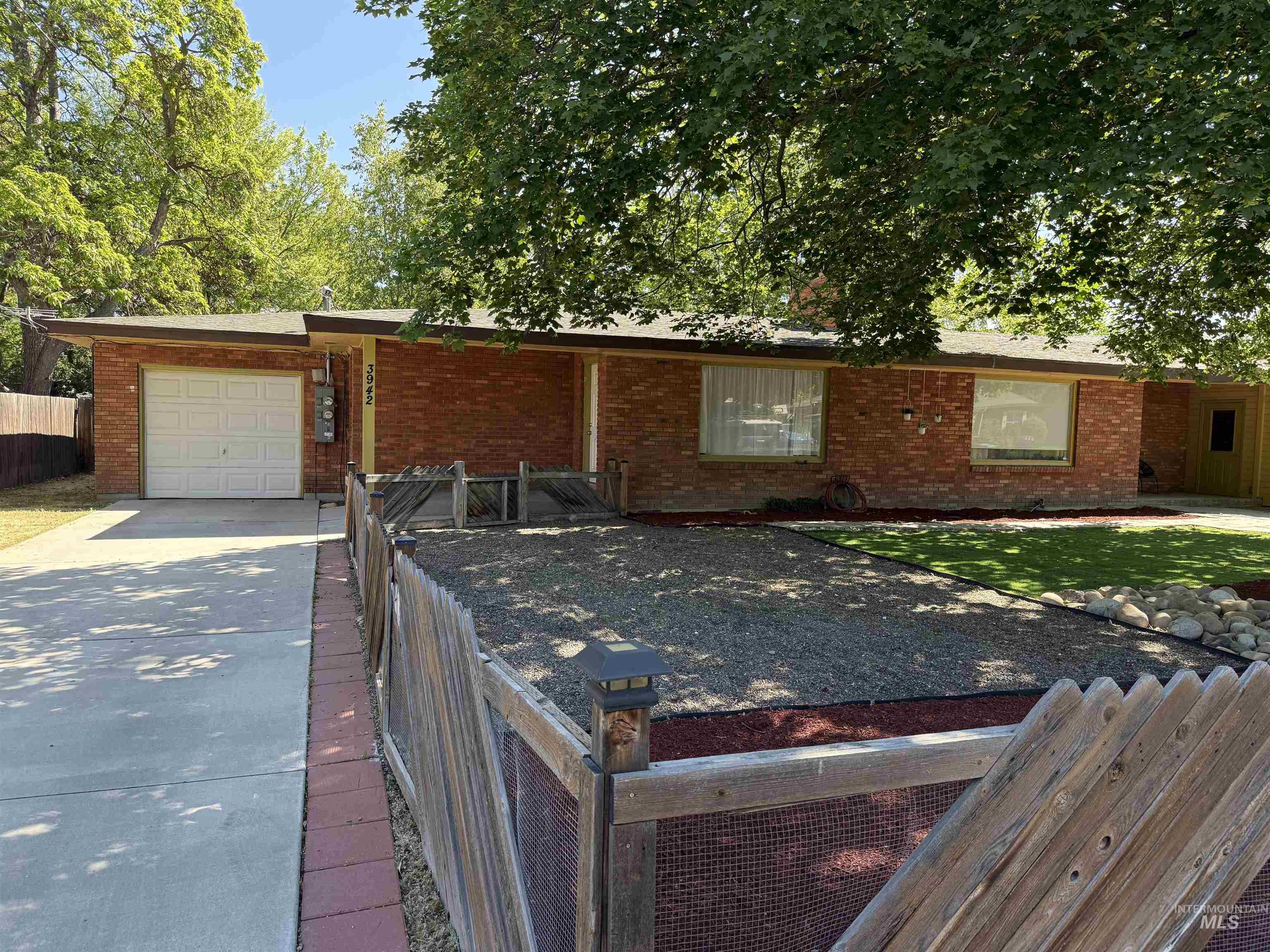 3938 W Garnet, Boise, Idaho 83703, 2 Bedrooms, 1 Bathroom, Residential Income For Sale, Price $599,900,MLS 98988695