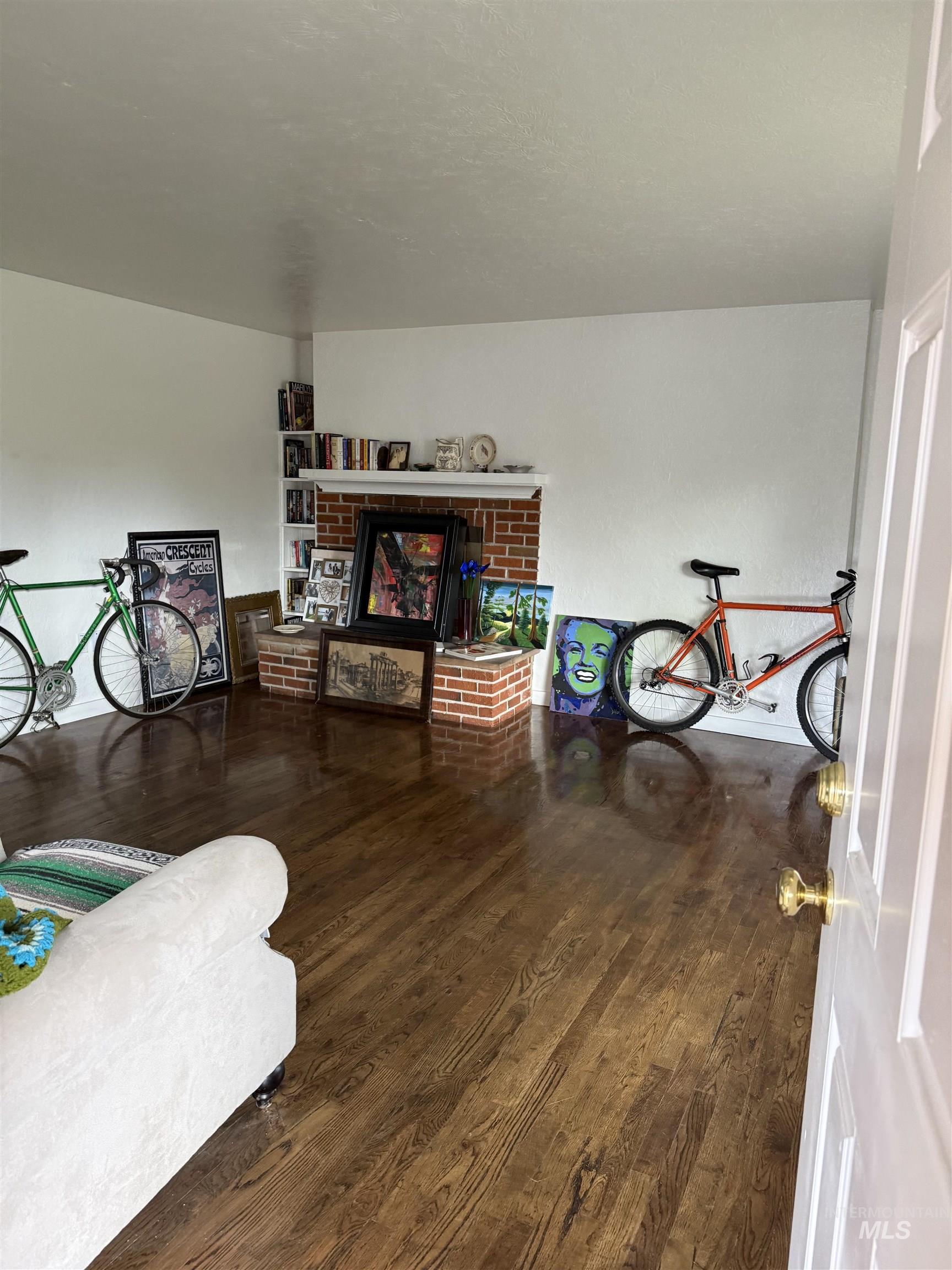 3938 W Garnet, Boise, Idaho 83703, 2 Bedrooms, 1 Bathroom, Residential Income For Sale, Price $599,900,MLS 98988695