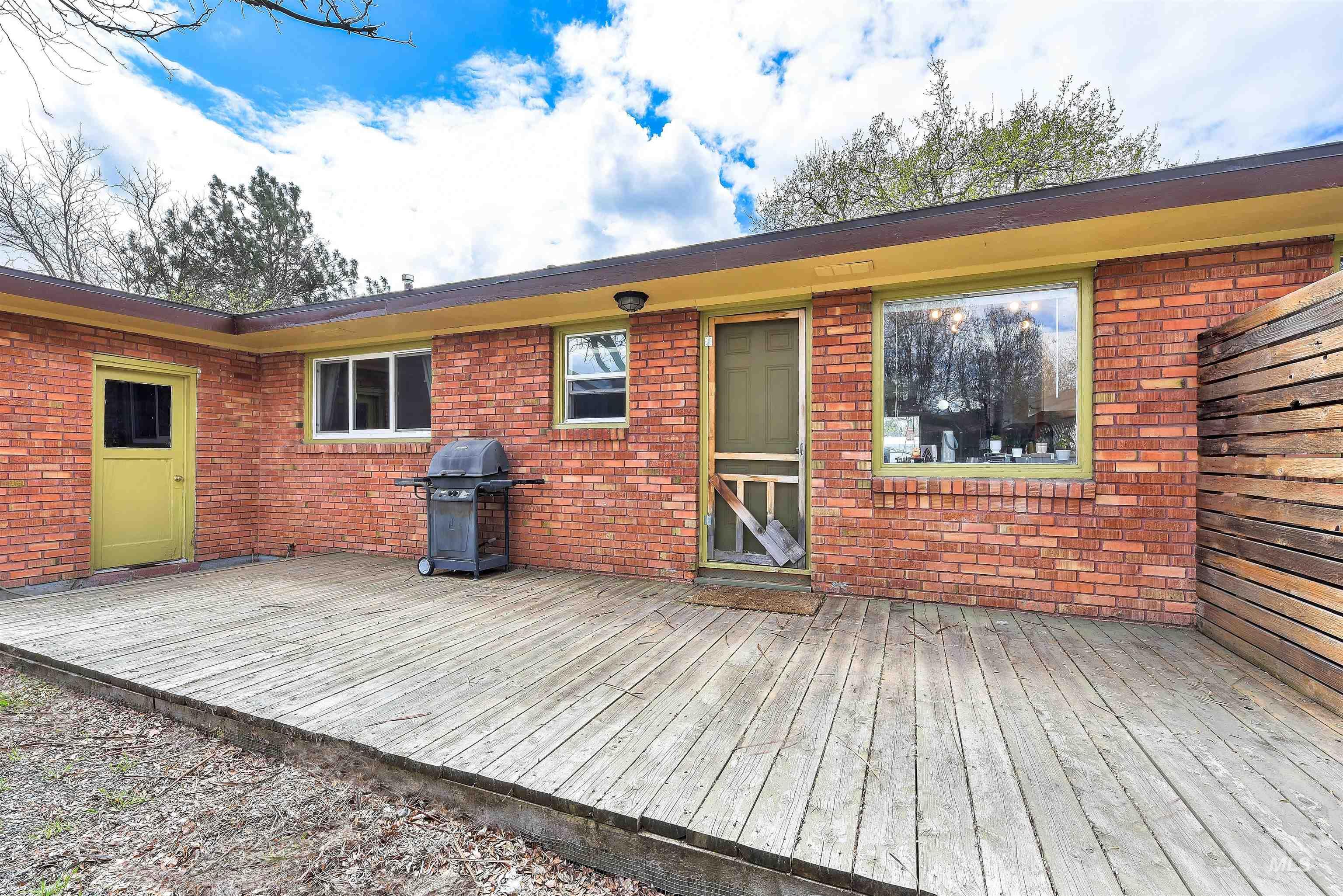 3938 W Garnet, Boise, Idaho 83703, 2 Bedrooms, 1 Bathroom, Residential Income For Sale, Price $599,900,MLS 98988695