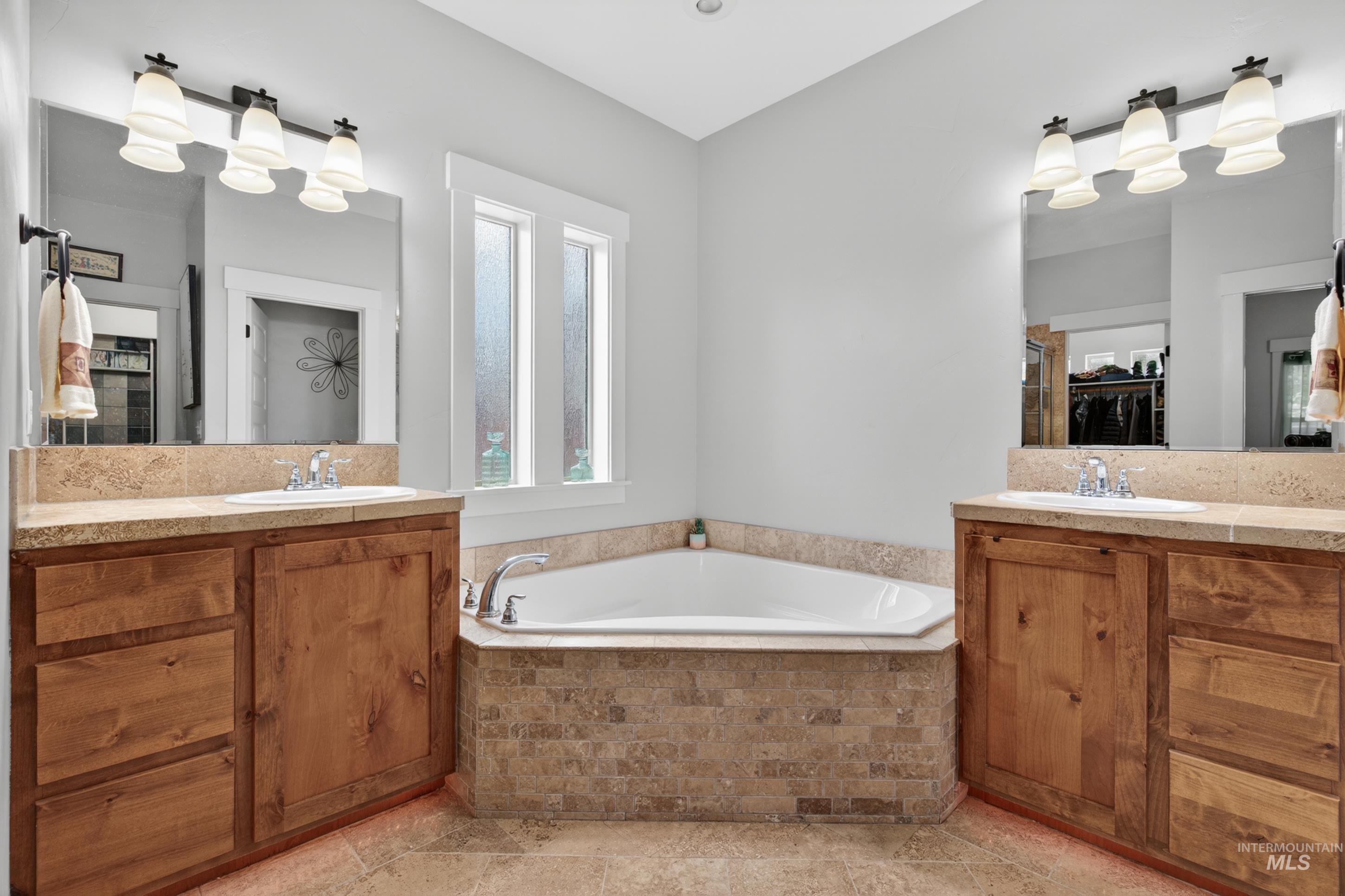 2645 S Inglenook Pl, Meridian, Idaho 83642, 3 Bedrooms, 2 Bathrooms, Residential For Sale, Price $599,999,MLS 98988696