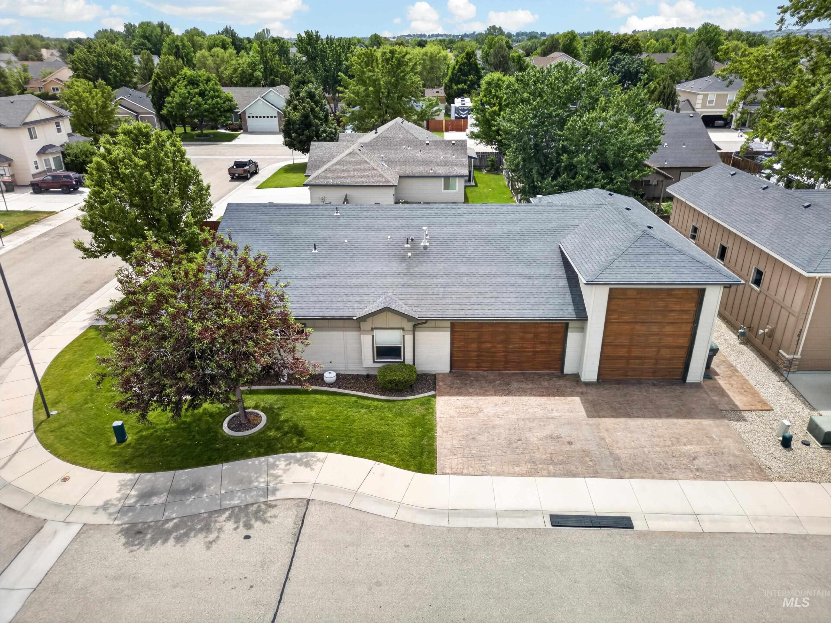 2645 S Inglenook Pl, Meridian, Idaho 83642, 3 Bedrooms, 2 Bathrooms, Residential For Sale, Price $599,999,MLS 98988696