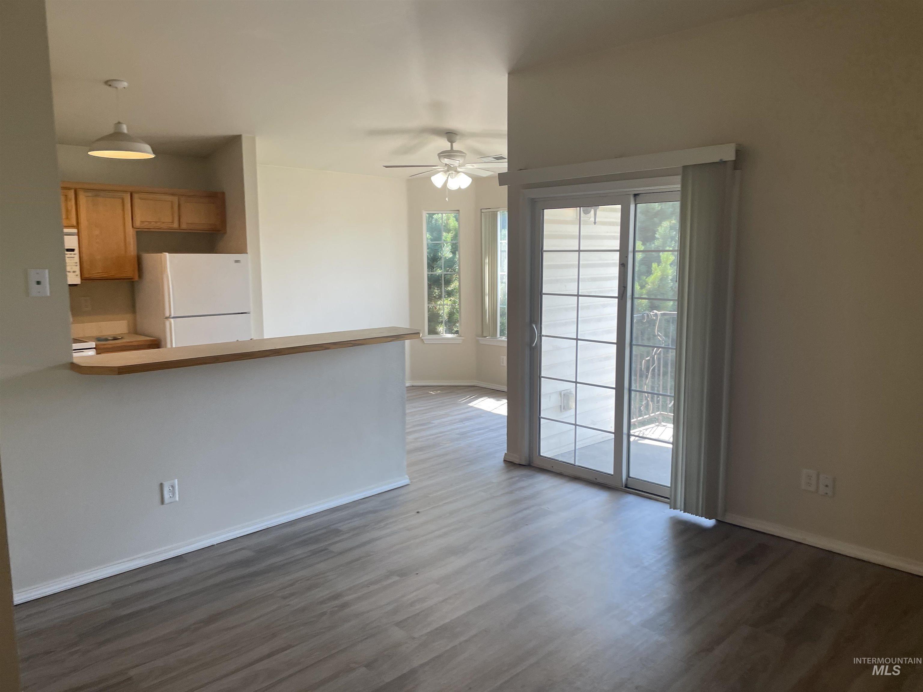 158 N Seafury Ln Apt 202, Boise, Idaho 83704, 3 Bedrooms, 2 Bathrooms, Rental For Rent, Price $1,900,MLS 98988699