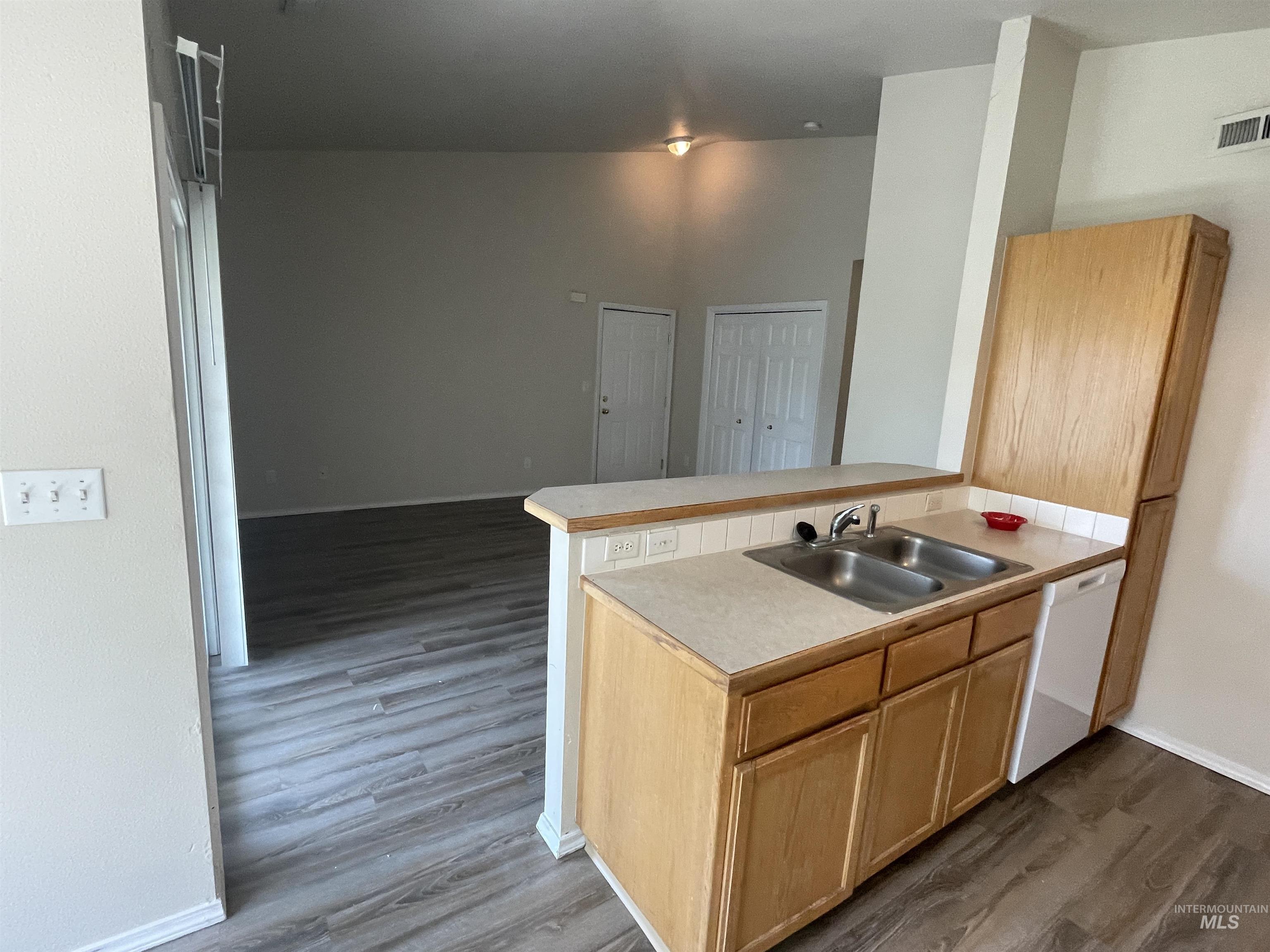 158 N Seafury Ln Apt 202, Boise, Idaho 83704, 3 Bedrooms, 2 Bathrooms, Rental For Rent, Price $1,900,MLS 98988699