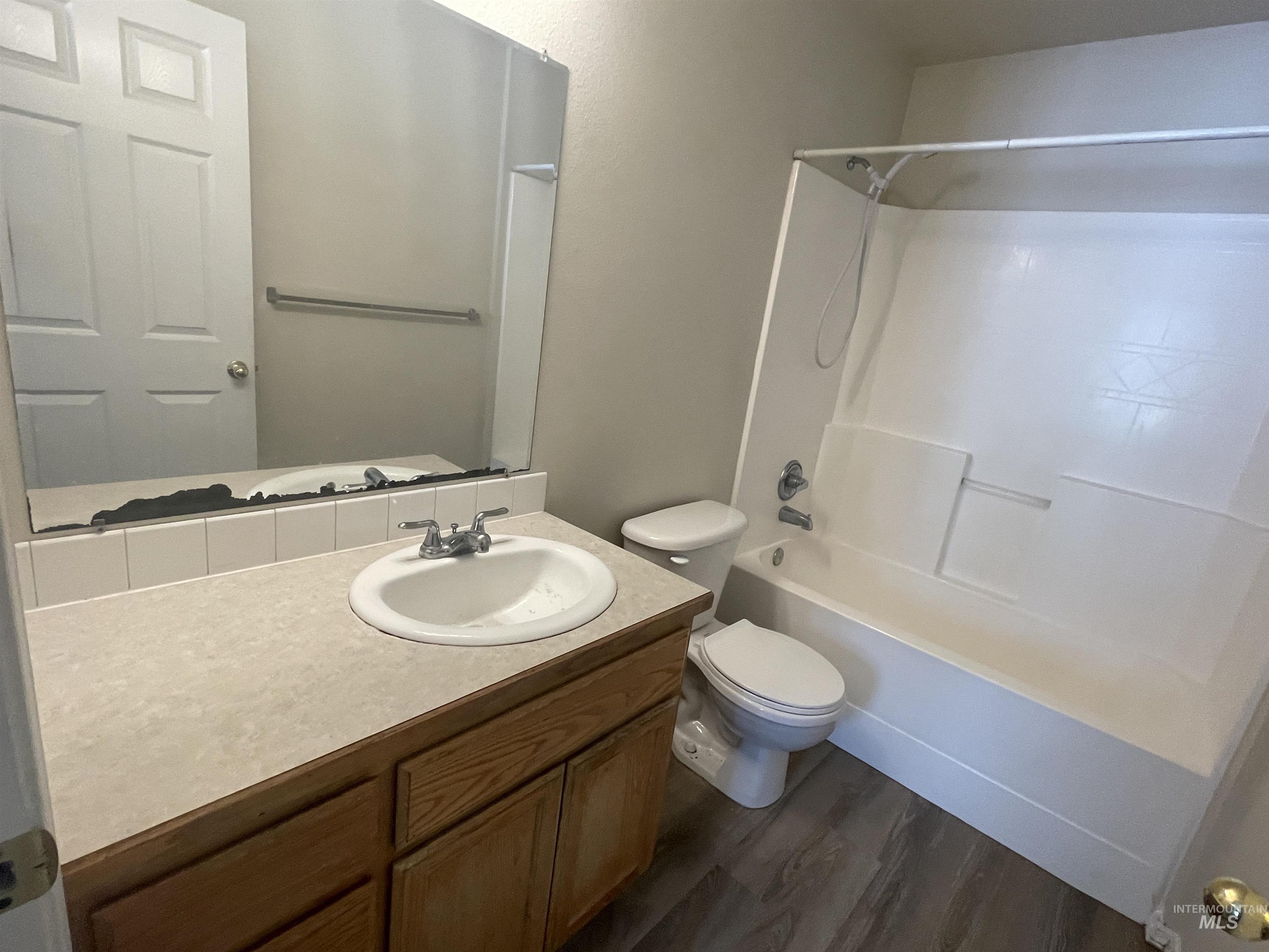 158 N Seafury Ln Apt 202, Boise, Idaho 83704, 3 Bedrooms, 2 Bathrooms, Rental For Rent, Price $1,900,MLS 98988699
