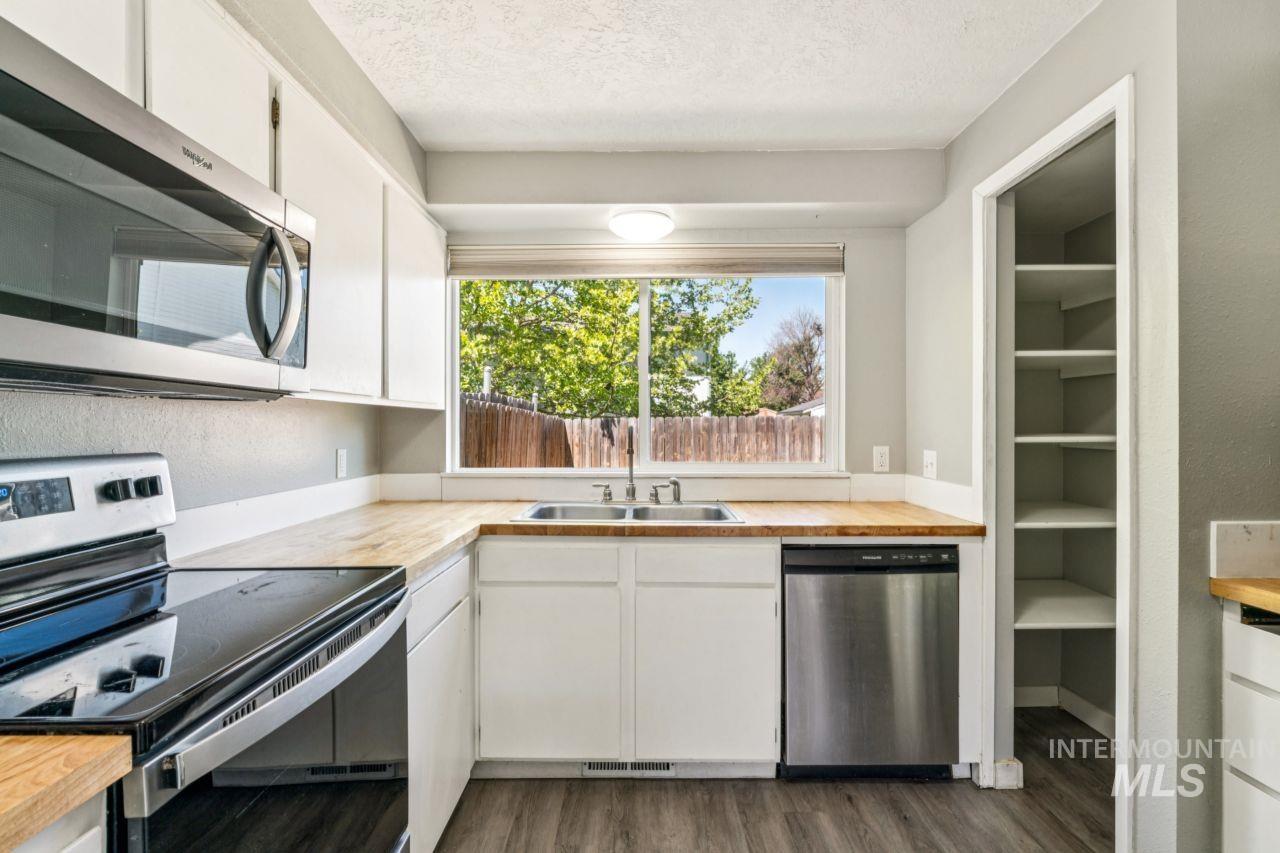 1496 W Storey St, Meridian, Idaho 83646, 3 Bedrooms, 2 Bathrooms, Residential For Sale, Price $399,900,MLS 98988702