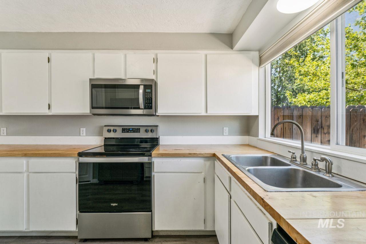 1496 W Storey St, Meridian, Idaho 83646, 3 Bedrooms, 2 Bathrooms, Residential For Sale, Price $399,900,MLS 98988702