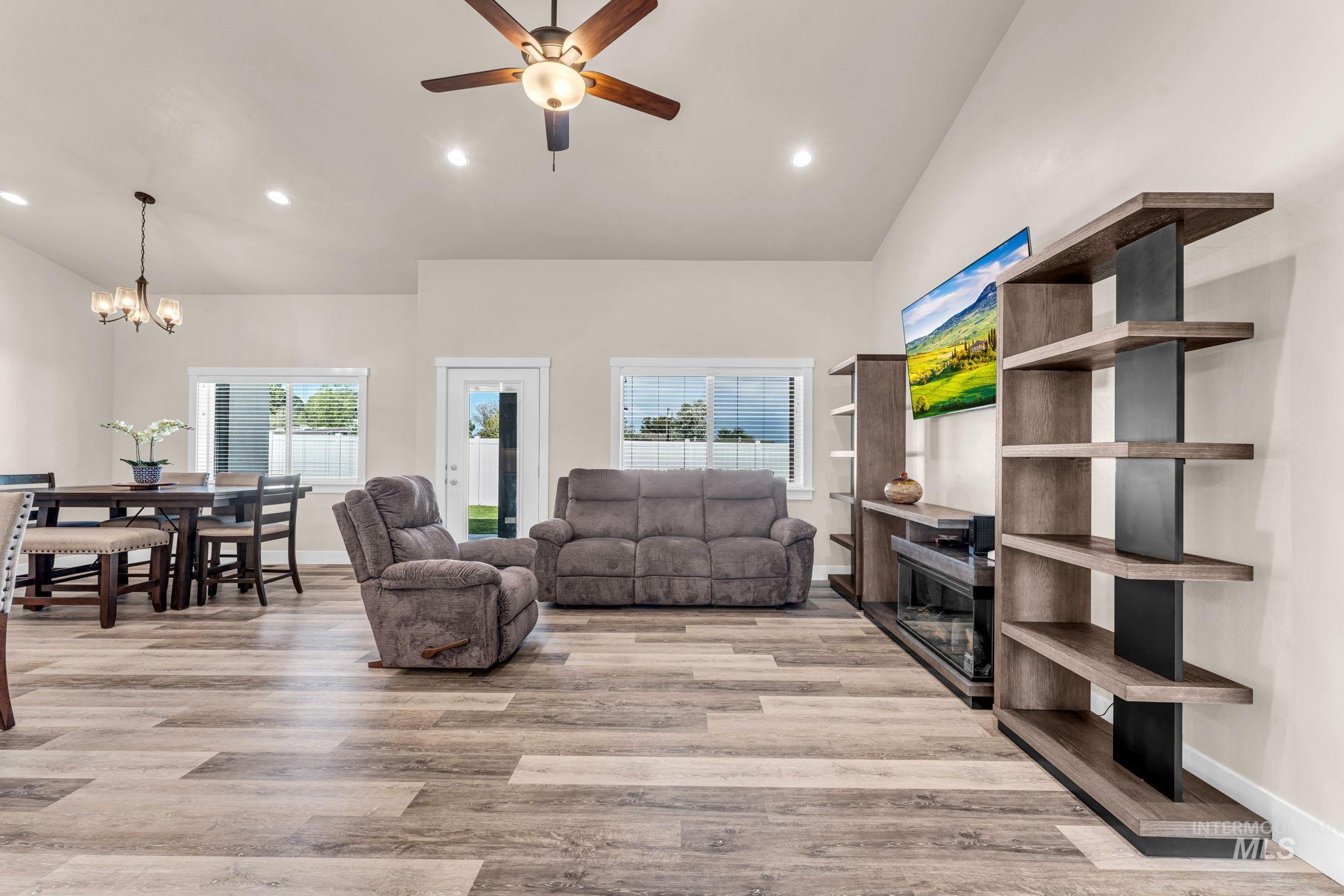 1512 Bird Farm Drive, Jerome, Idaho 83338, 3 Bedrooms, 2.5 Bathrooms, Residential For Sale, Price $425,000,MLS 98988707