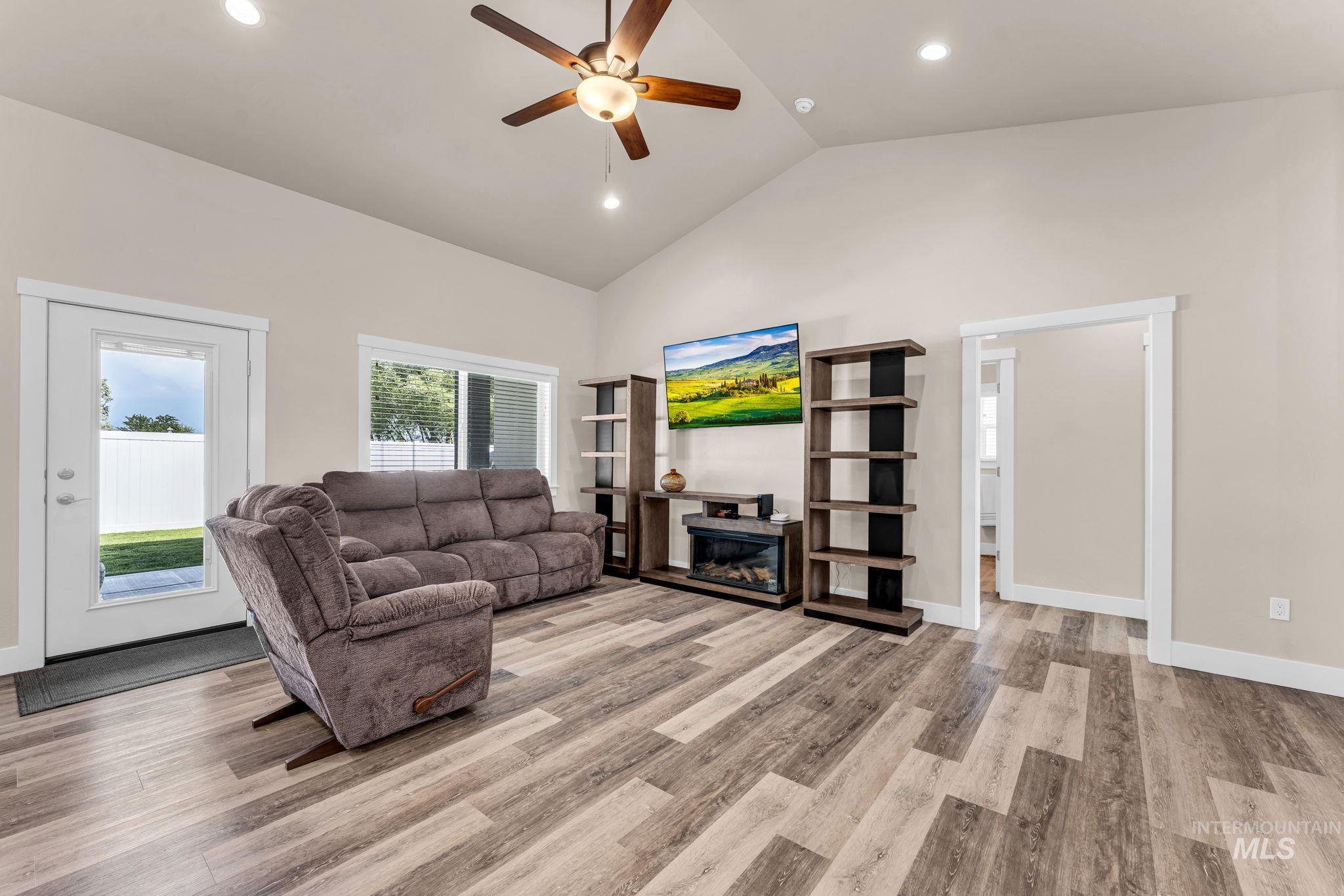 1512 Bird Farm Drive, Jerome, Idaho 83338, 3 Bedrooms, 2.5 Bathrooms, Residential For Sale, Price $425,000,MLS 98988707