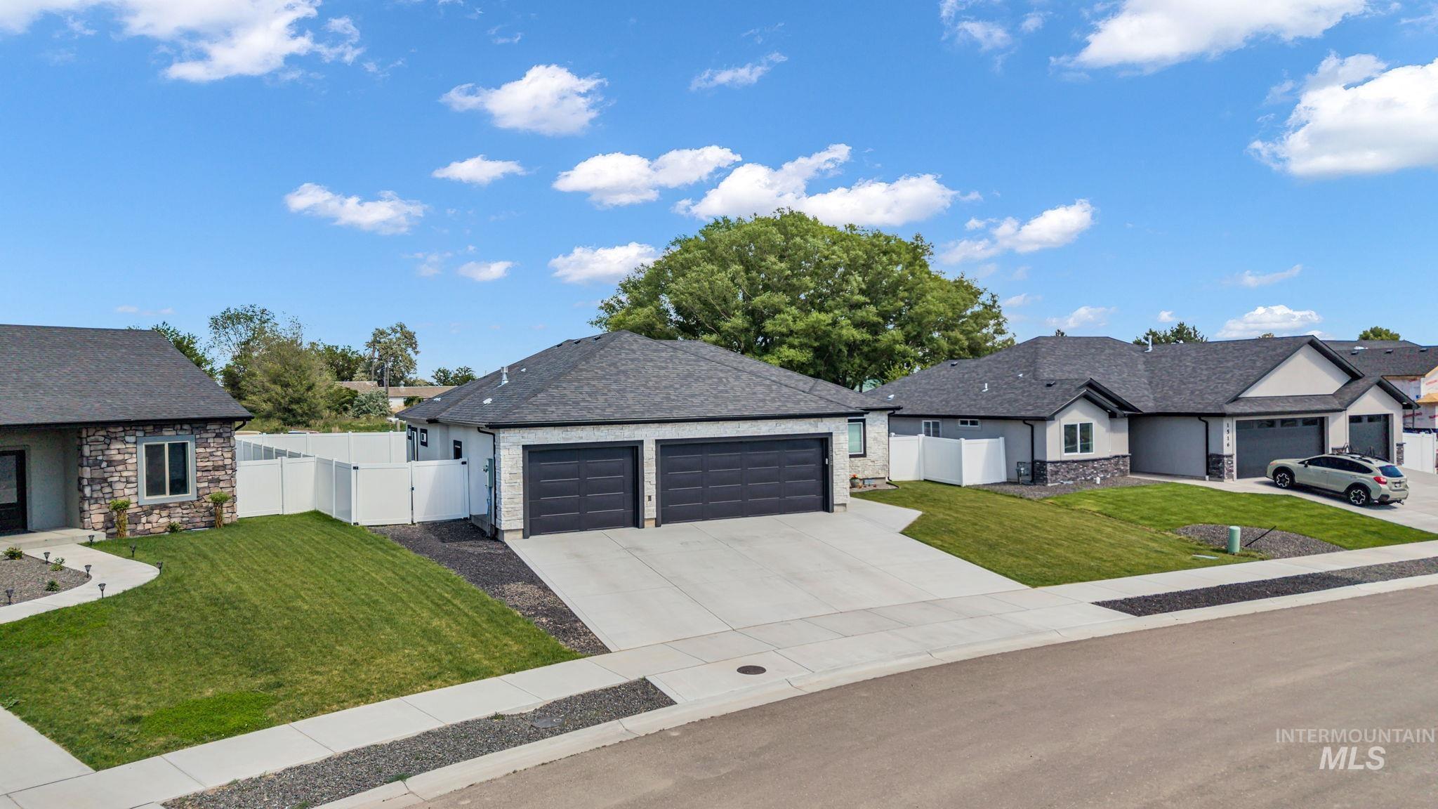1512 Bird Farm Drive, Jerome, Idaho 83338, 3 Bedrooms, 2.5 Bathrooms, Residential For Sale, Price $425,000,MLS 98988707