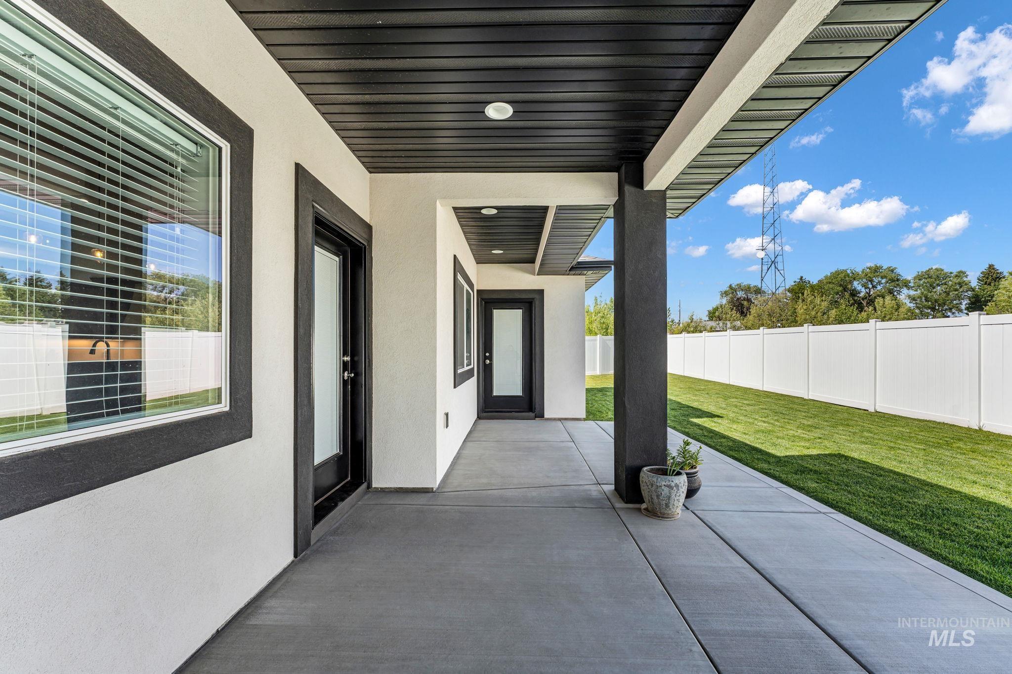 1512 Bird Farm Drive, Jerome, Idaho 83338, 3 Bedrooms, 2.5 Bathrooms, Residential For Sale, Price $425,000,MLS 98988707
