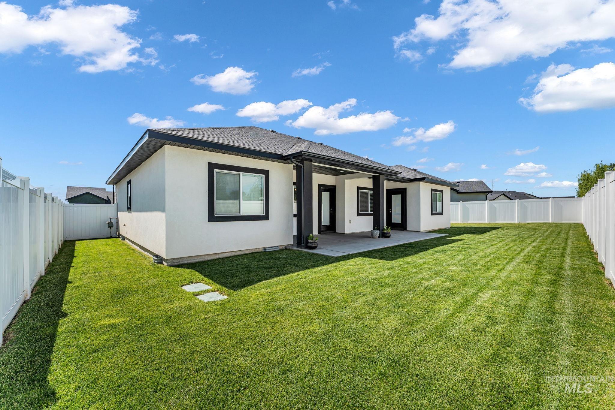1512 Bird Farm Drive, Jerome, Idaho 83338, 3 Bedrooms, 2.5 Bathrooms, Residential For Sale, Price $425,000,MLS 98988707