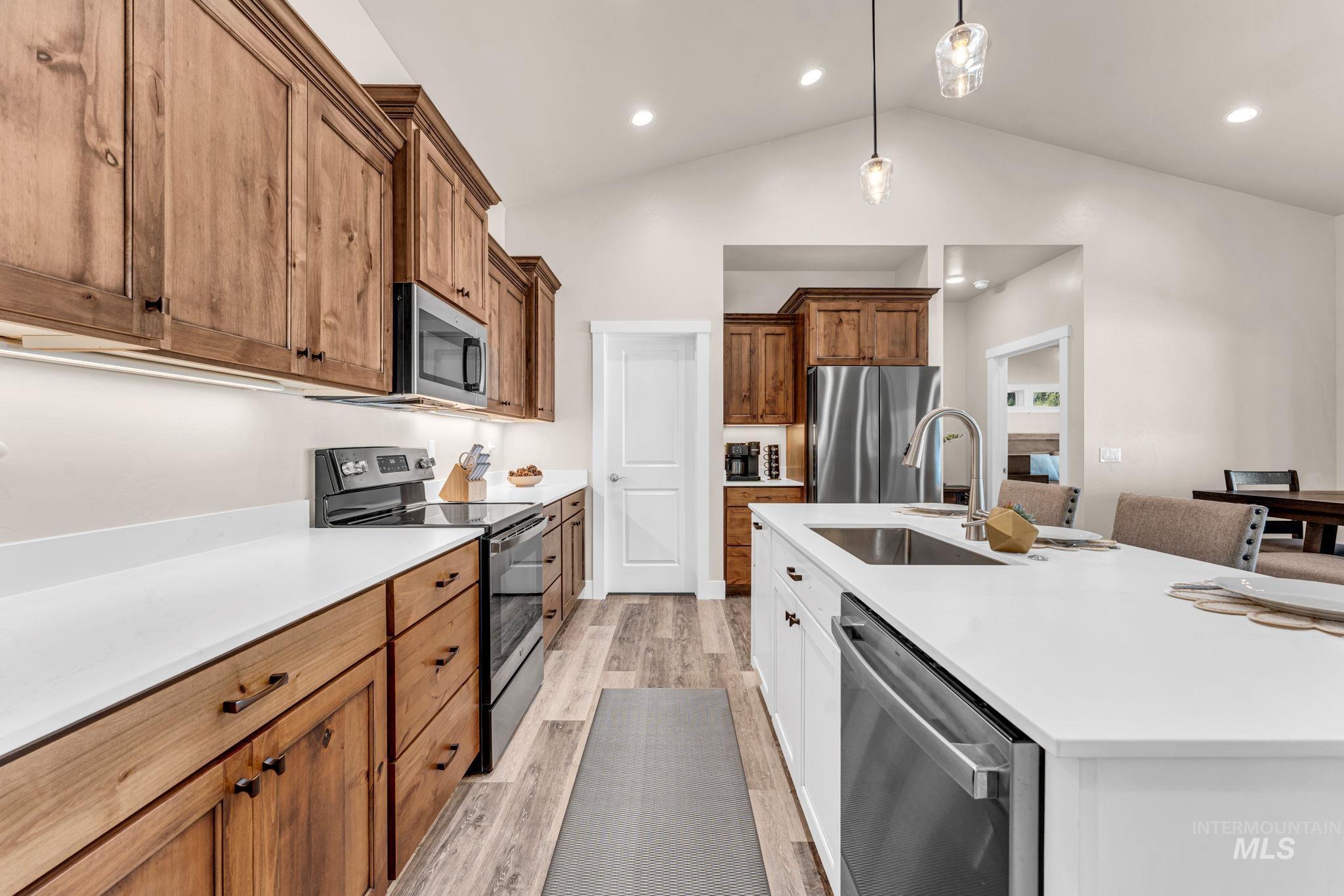 1512 Bird Farm Drive, Jerome, Idaho 83338, 3 Bedrooms, 2.5 Bathrooms, Residential For Sale, Price $425,000,MLS 98988707