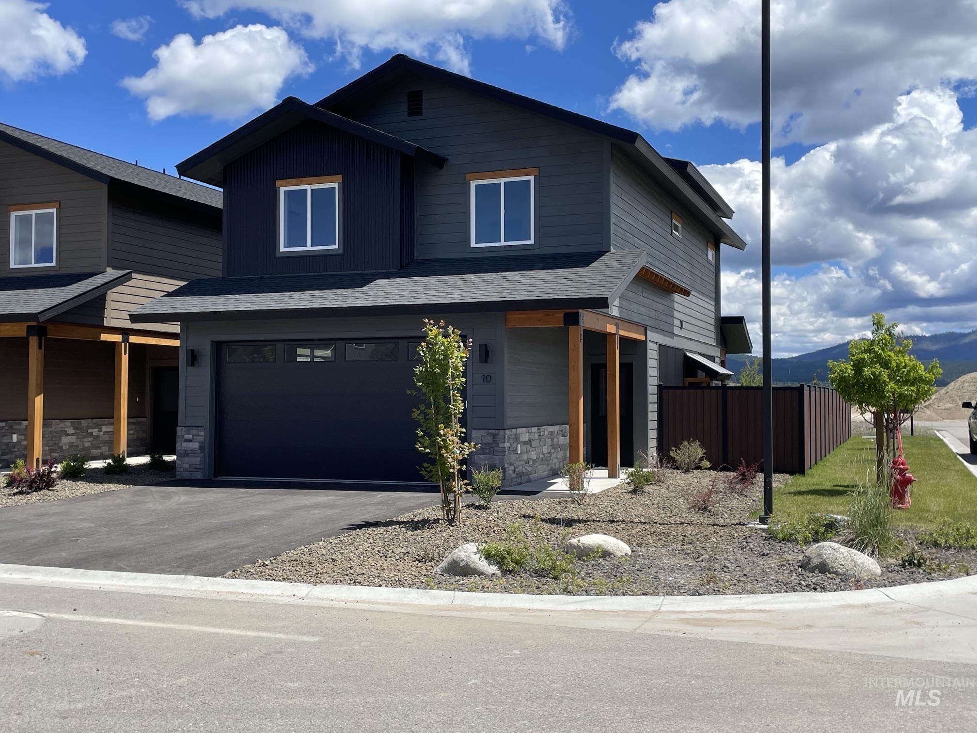 10 North Creek, Cascade, Idaho 83611, 3 Bedrooms, 2.5 Bathrooms, Residential For Sale, Price $549,000,MLS 98988709