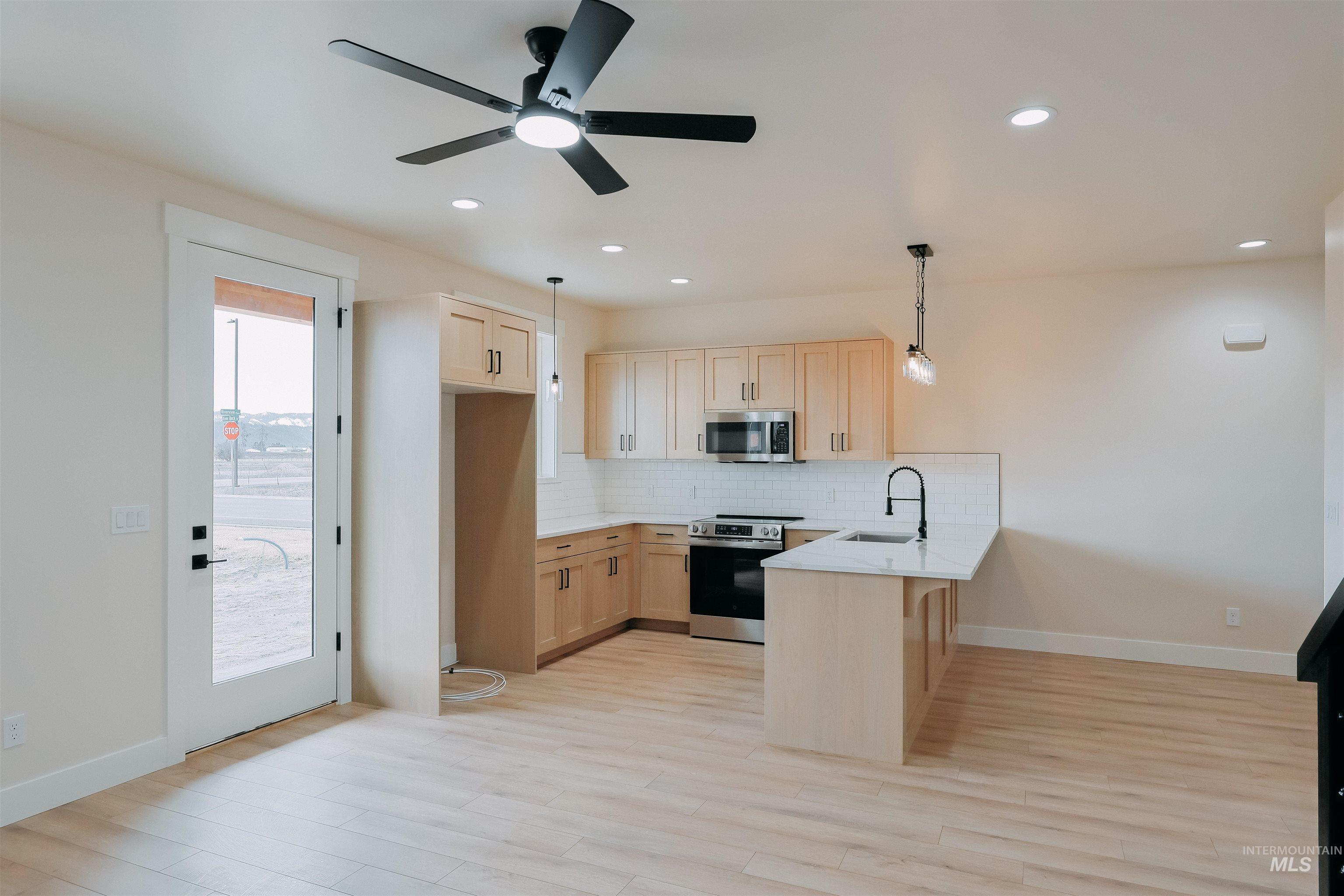 10 North Creek, Cascade, Idaho 83611, 3 Bedrooms, 2.5 Bathrooms, Residential For Sale, Price $549,000,MLS 98988709