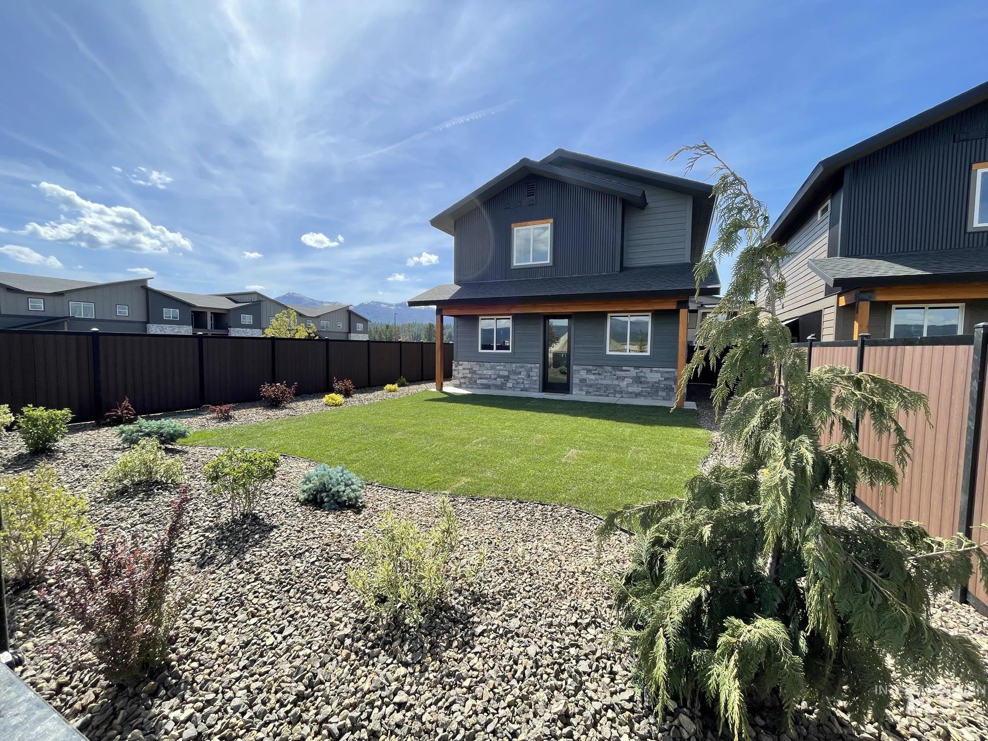 10 North Creek, Cascade, Idaho 83611, 3 Bedrooms, 2.5 Bathrooms, Residential For Sale, Price $549,000,MLS 98988709