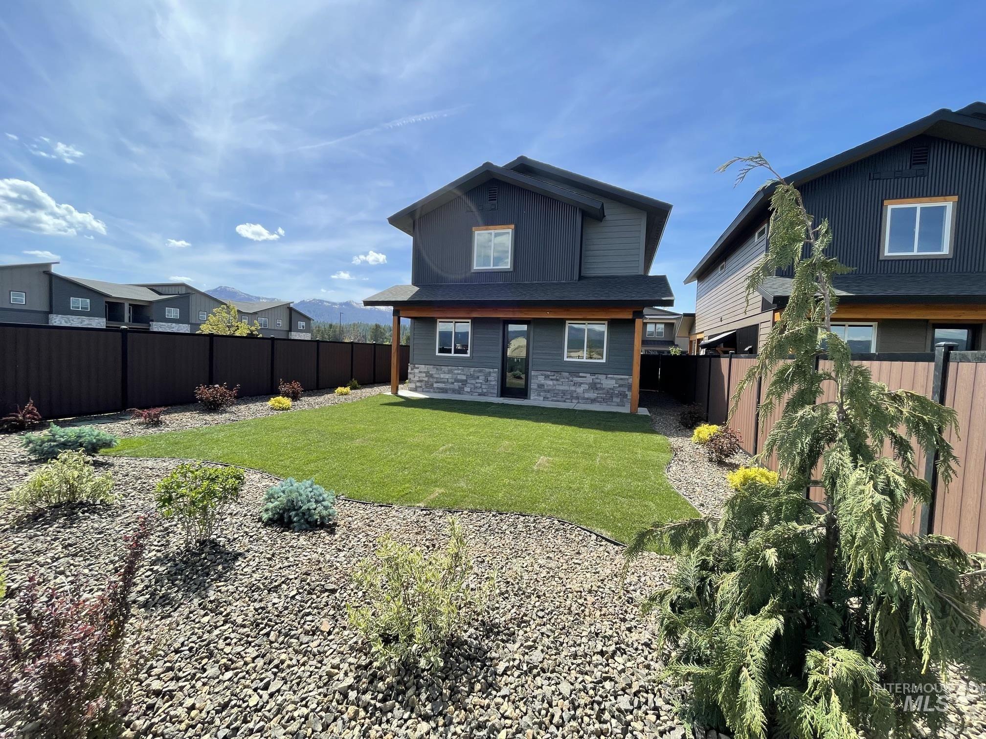 10 North Creek, Cascade, Idaho 83611, 3 Bedrooms, 2.5 Bathrooms, Residential For Sale, Price $549,000,MLS 98988709