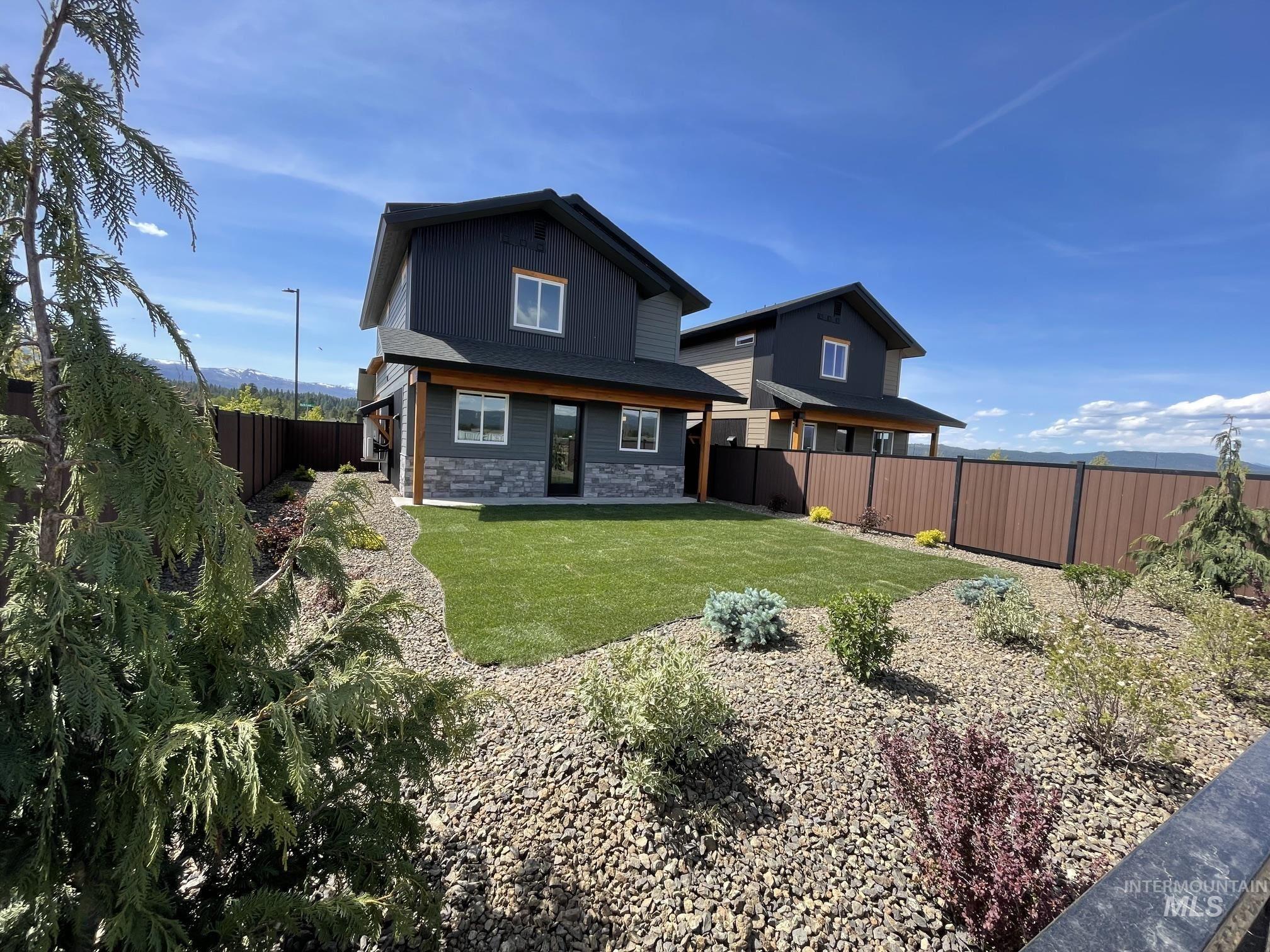 10 North Creek, Cascade, Idaho 83611, 3 Bedrooms, 2.5 Bathrooms, Residential For Sale, Price $549,000,MLS 98988709