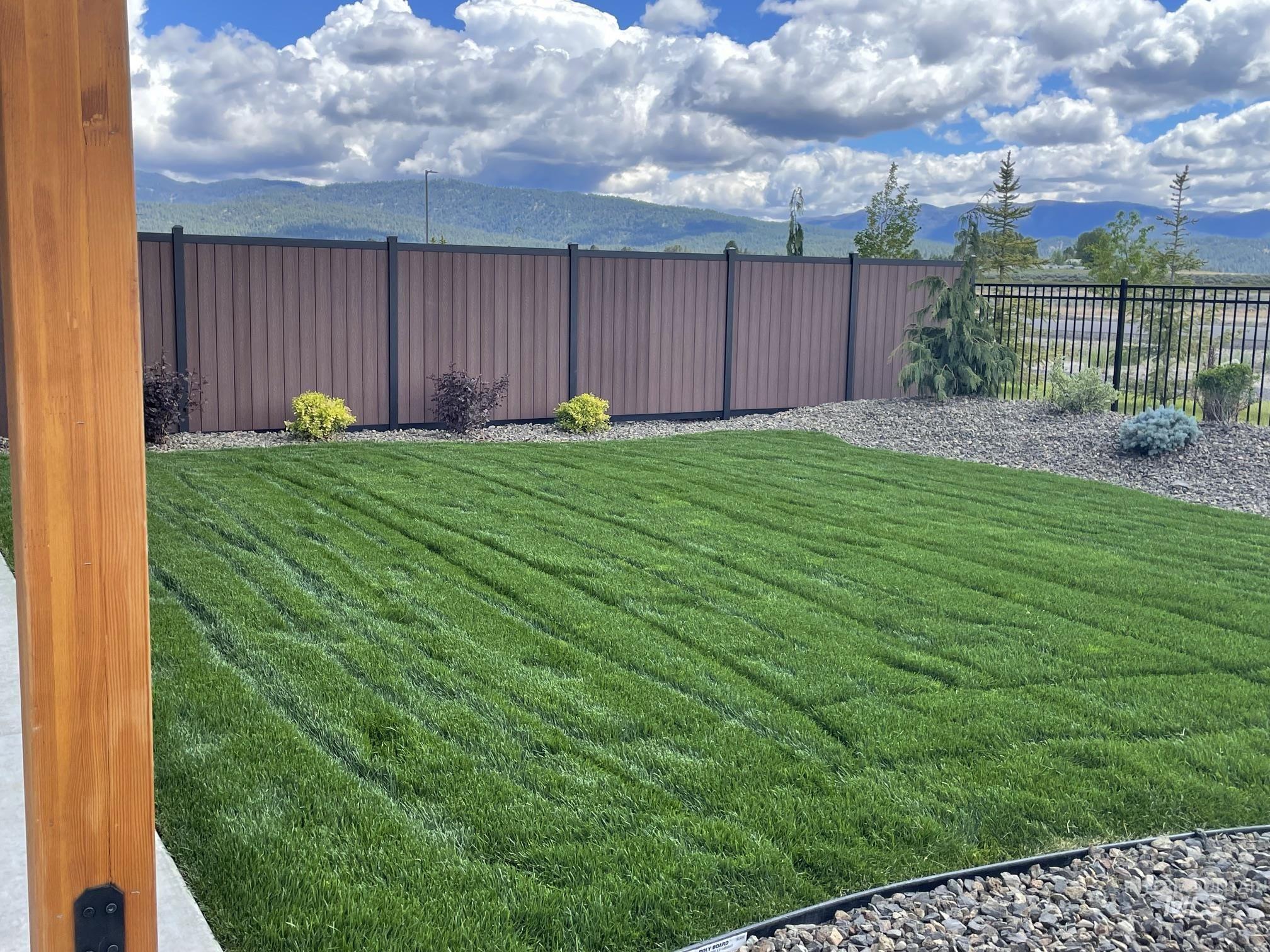 10 North Creek, Cascade, Idaho 83611, 3 Bedrooms, 2.5 Bathrooms, Residential For Sale, Price $549,000,MLS 98988709