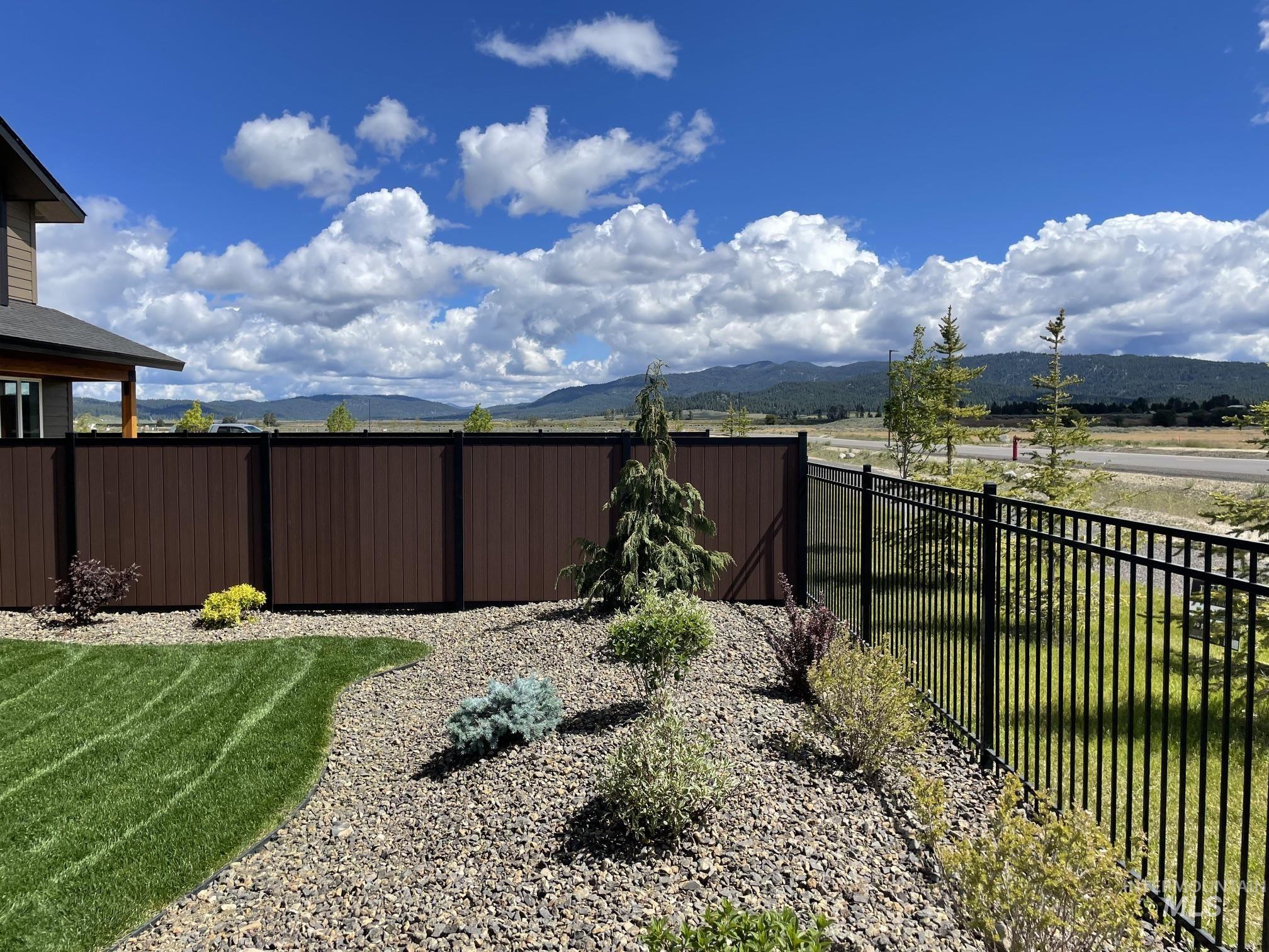10 North Creek, Cascade, Idaho 83611, 3 Bedrooms, 2.5 Bathrooms, Residential For Sale, Price $549,000,MLS 98988709