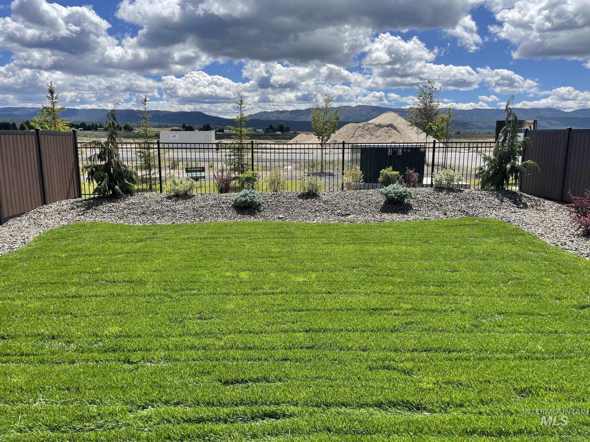 10 North Creek, Cascade, Idaho 83611, 3 Bedrooms, 2.5 Bathrooms, Residential For Sale, Price $549,000,MLS 98988709